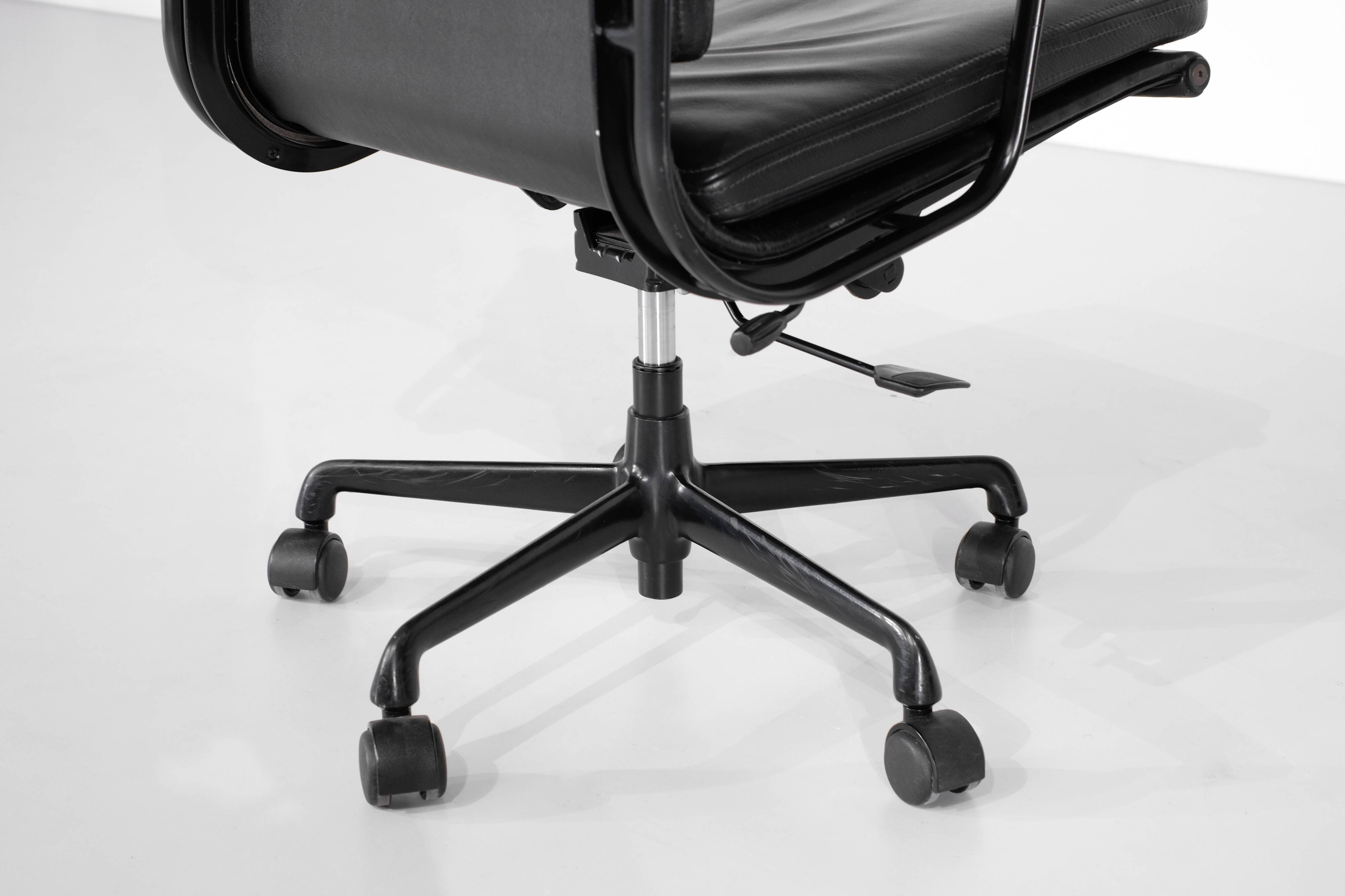 Soft Pad Chair "EA 219" Charles Ray Eames, USA 1969.