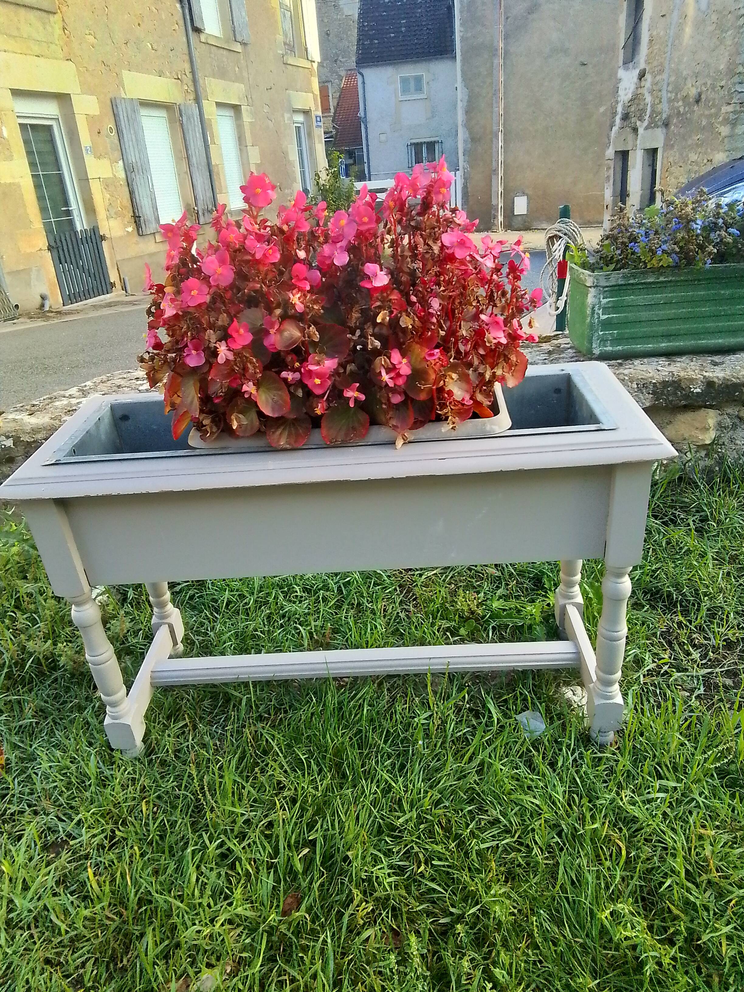 Removable galvanized interior gray wood planter