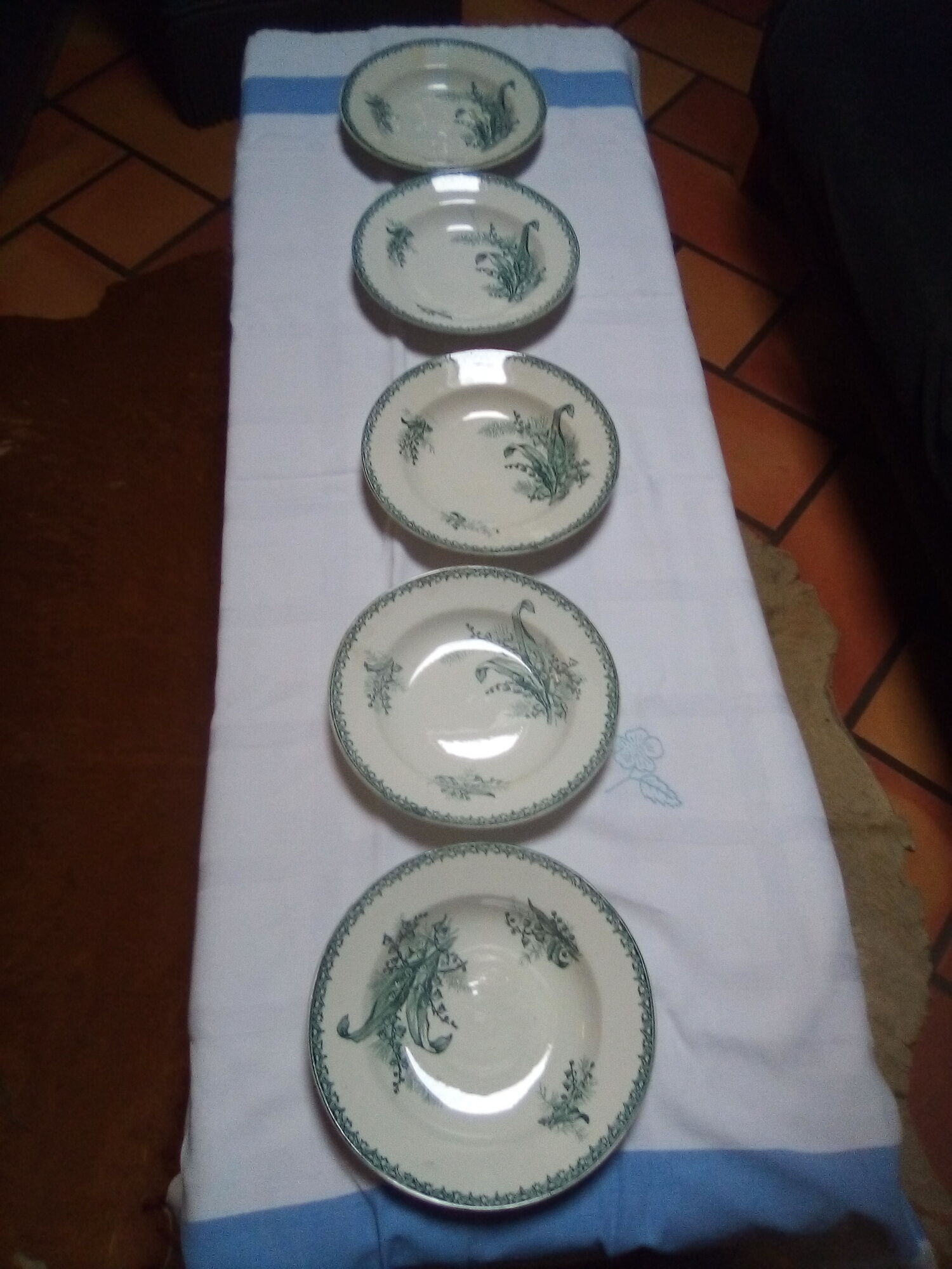 Set de 5 assiettes creuses Terre de Fer Muguet  St Amandinoise