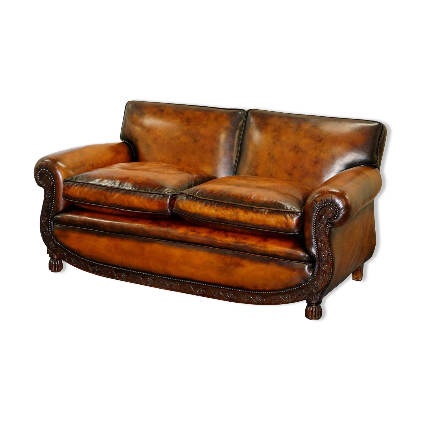 Two-seater canapé in aged leather, Victorian style.