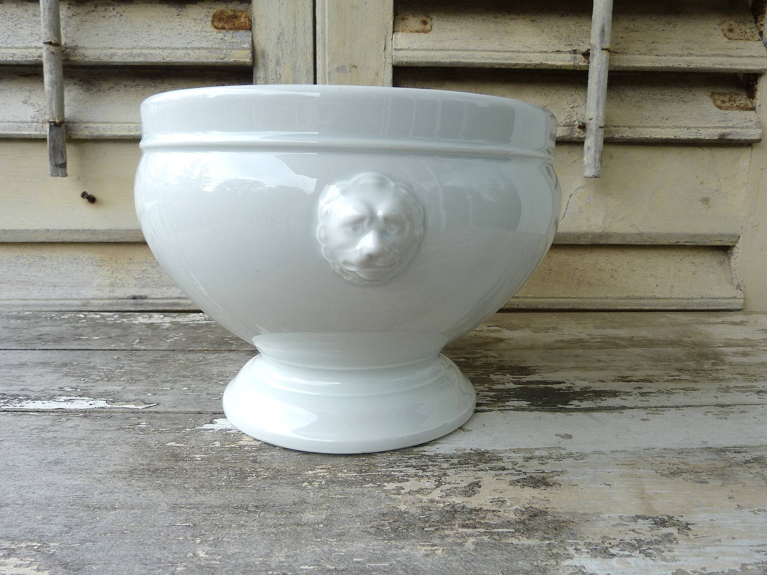 Soup tureen porcelain lion heads