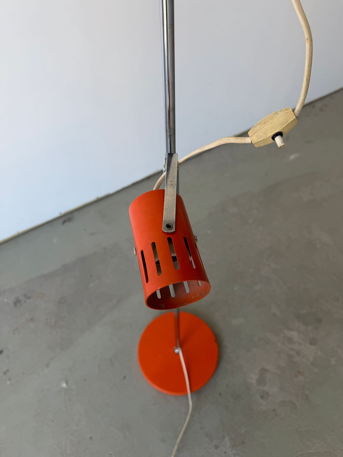 Three-spot floor lamp, Italian design, chrome and vintage orange.