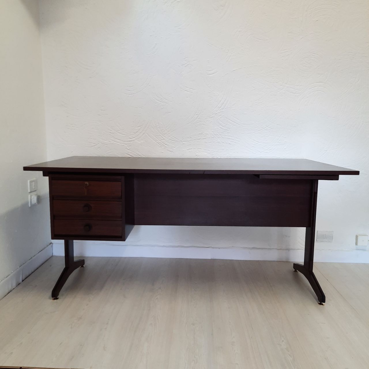 Center desk - vintage - AV contemporary furnishings