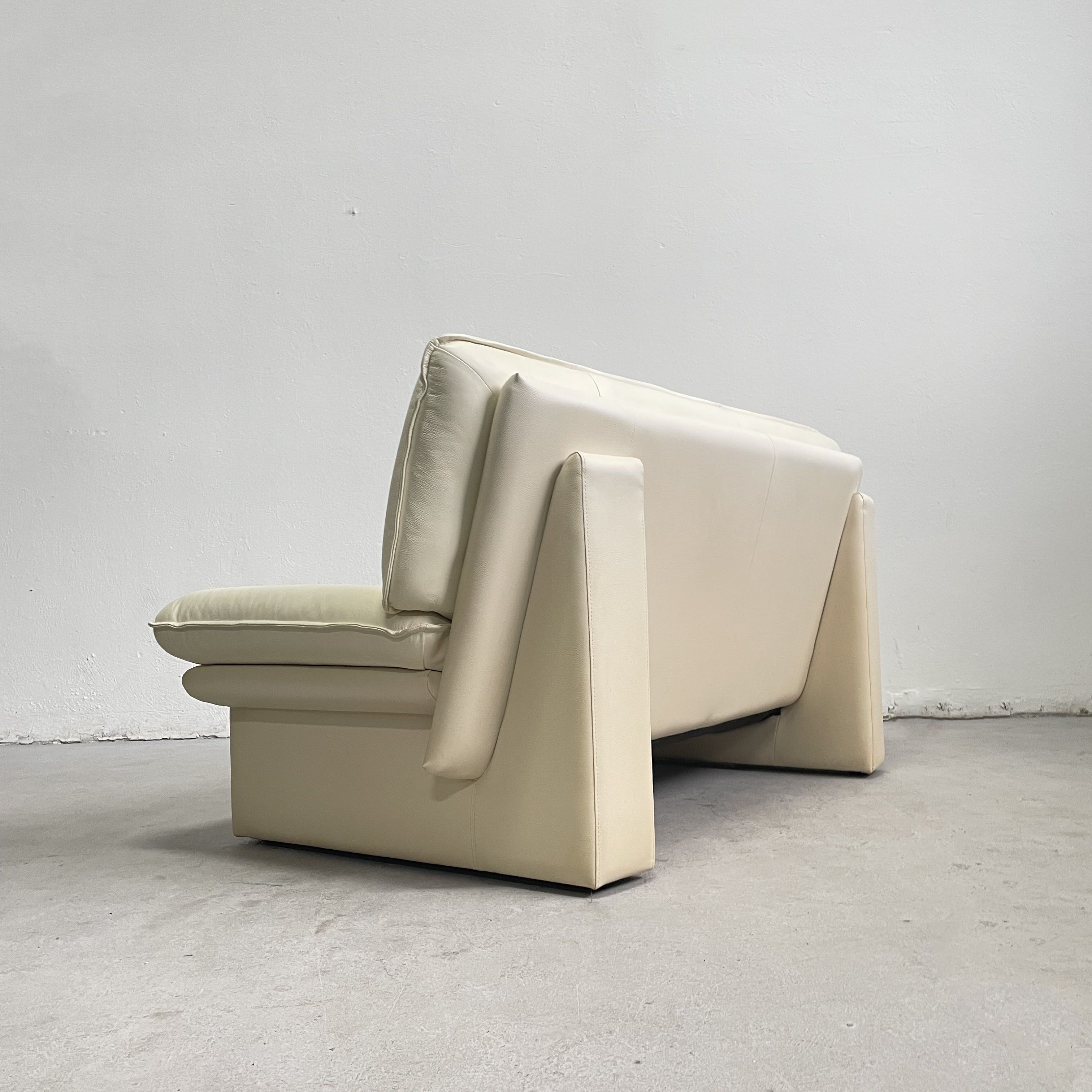 Nicoletti Salotti Postmodern Italian Ivory White Leather or Leatherete Sofa 1980