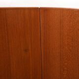 Extendable table with flaps