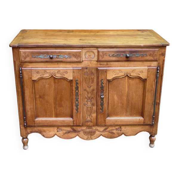 Buffet Louis XV en noyer massif clair époque XIXème siècle