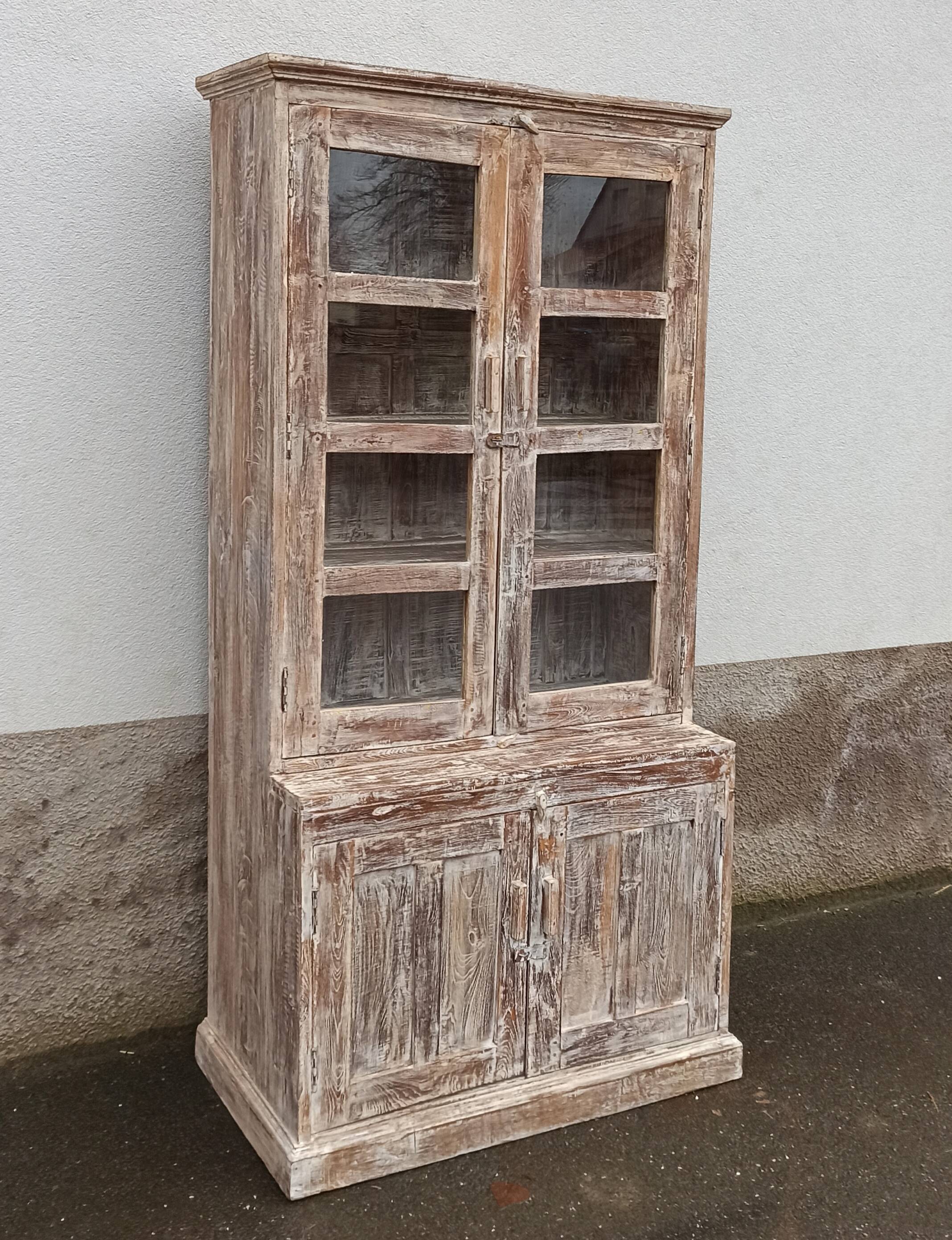 Vaisselier en bois ancien
