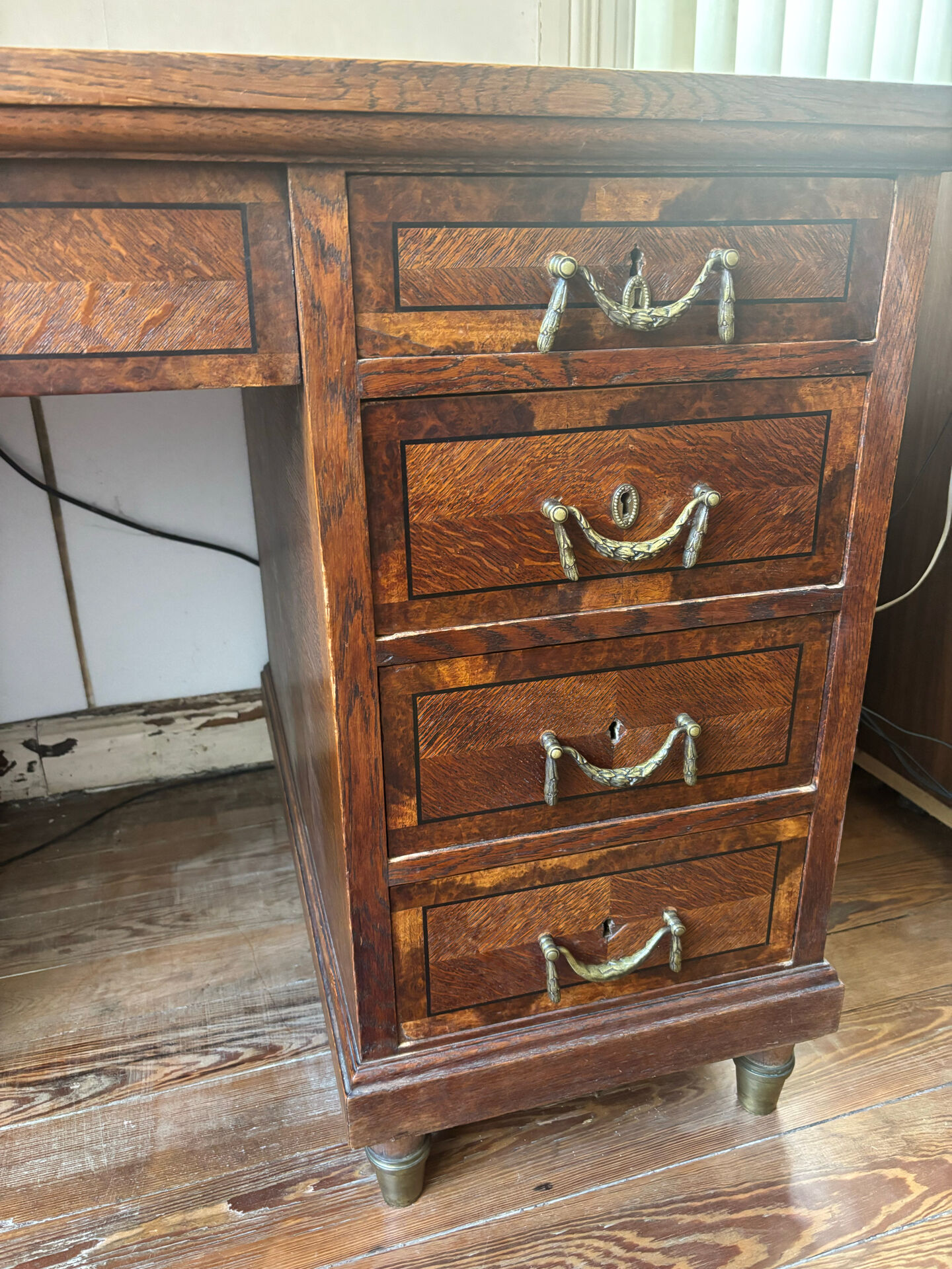 Bureau de ministre à caissons