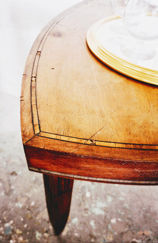 Stella pedestal table