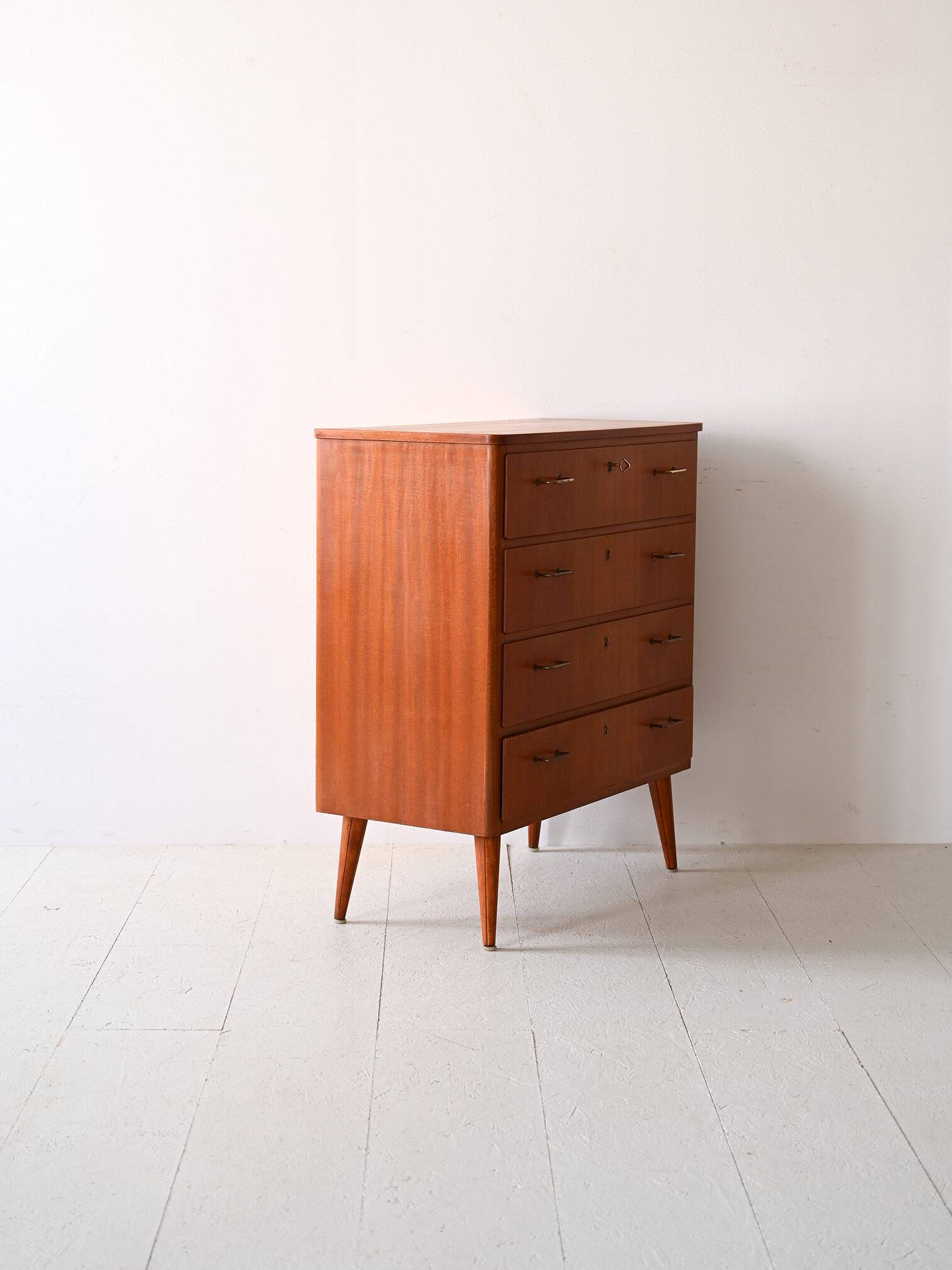 Mahogany chest of drawers with 4 drawers
