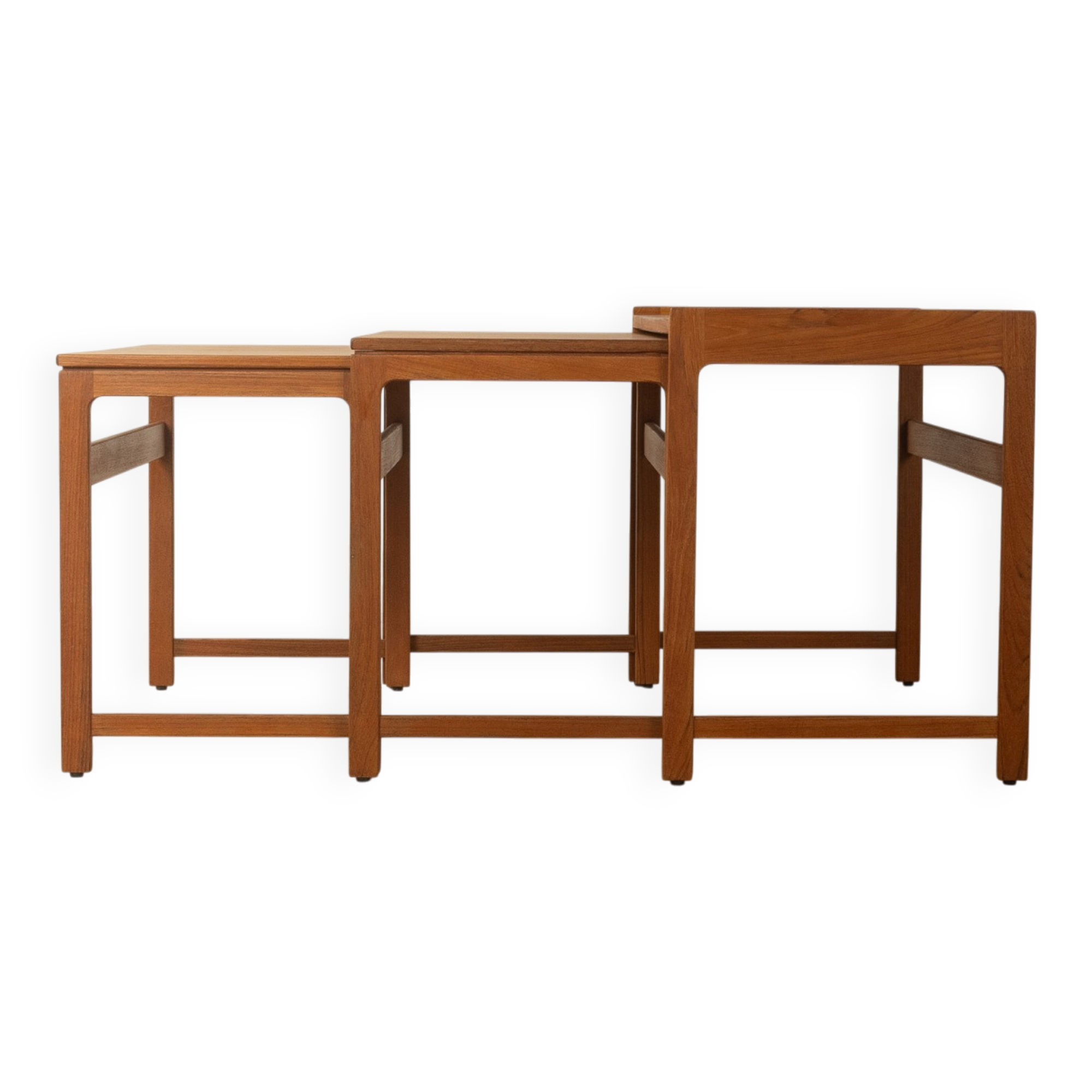 Elegant set of three nesting tables made of teak