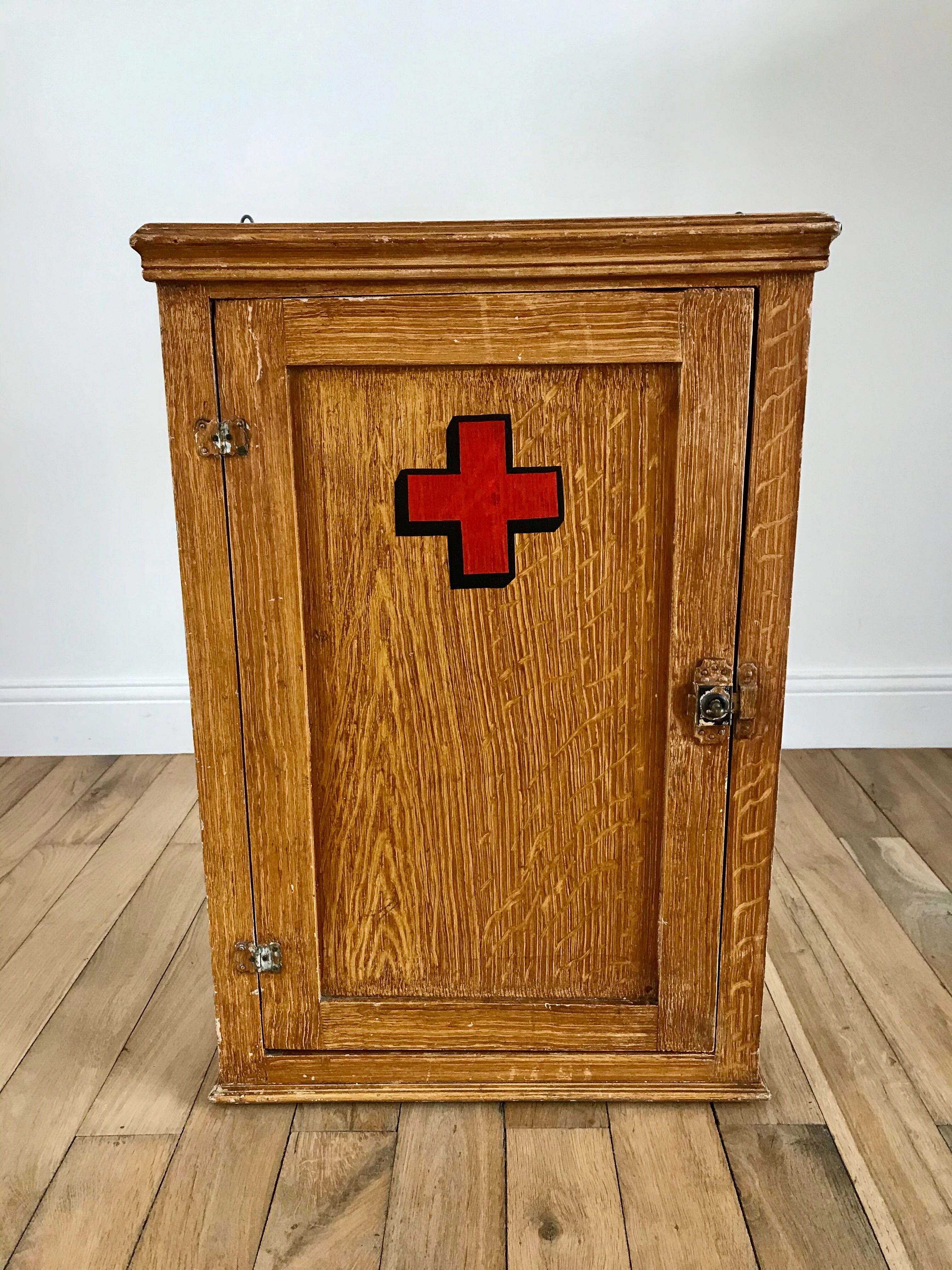 Wall Shelf / Medicine Cabinet Vintage 50s