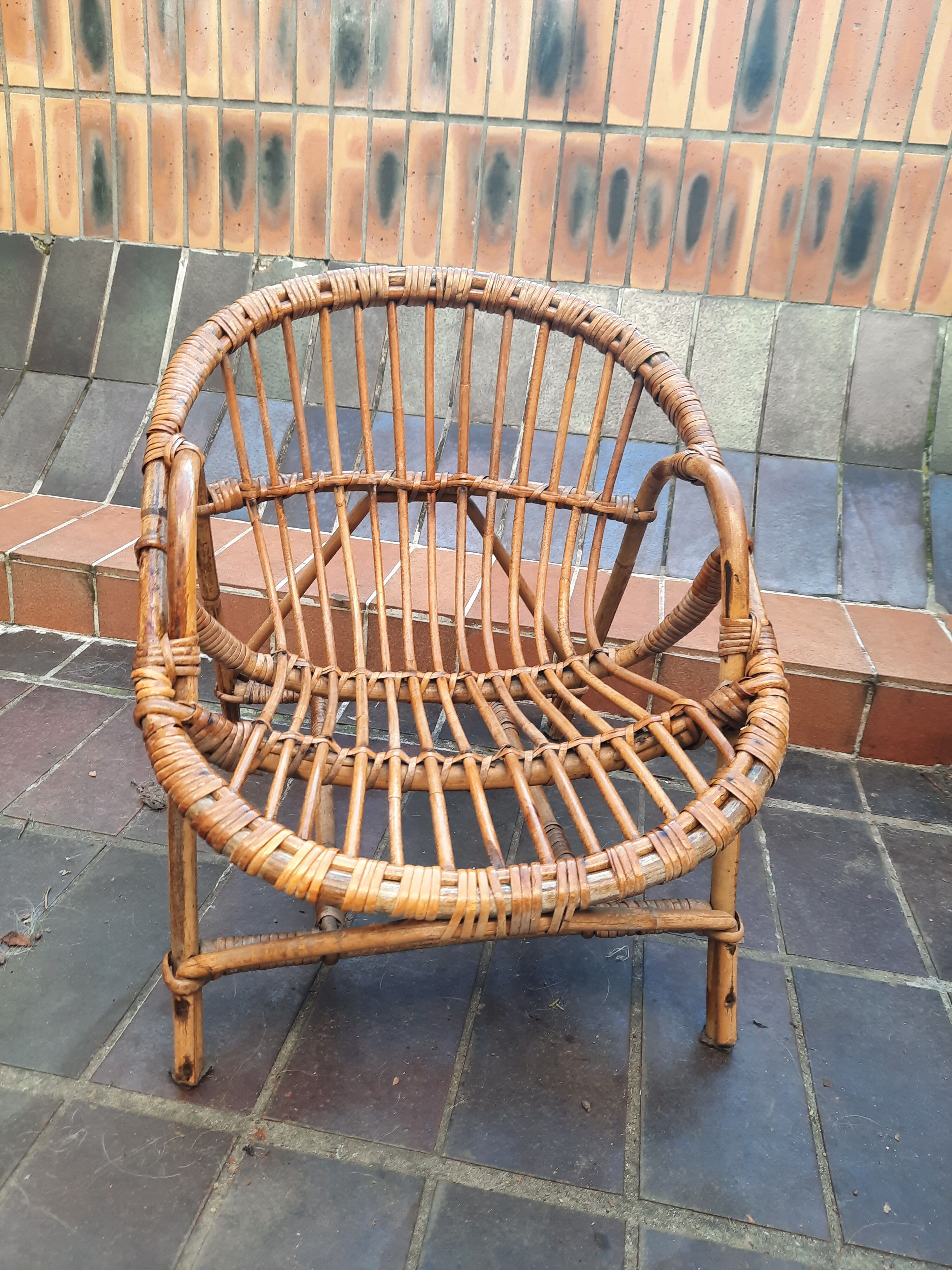 Fauteuil corbeille enfant en rotin