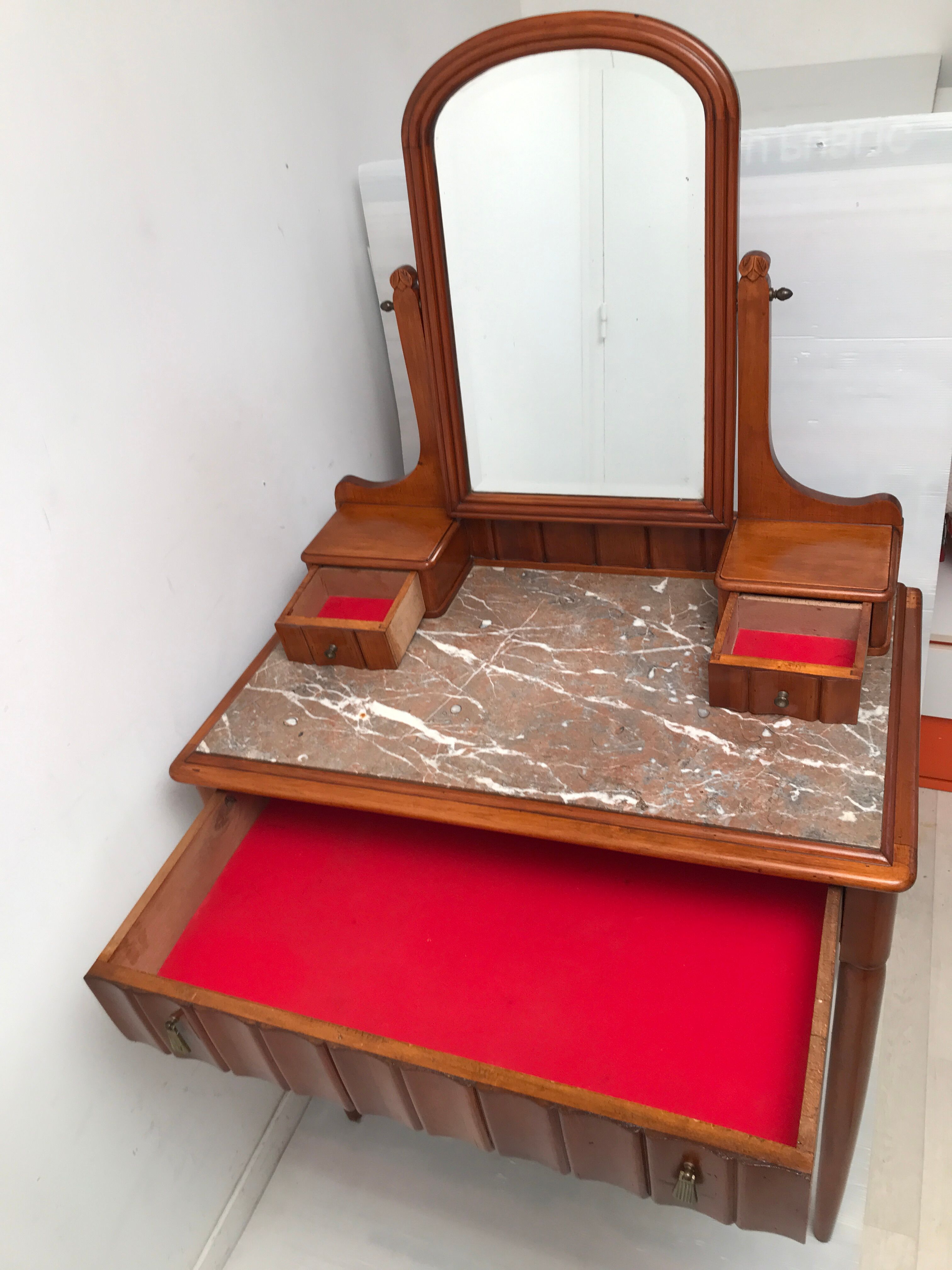 Art deco hairdresser 20s