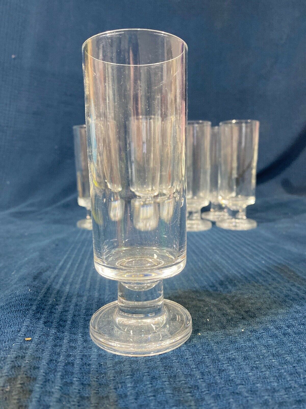 Lot of 8 glass glasses with a big foot