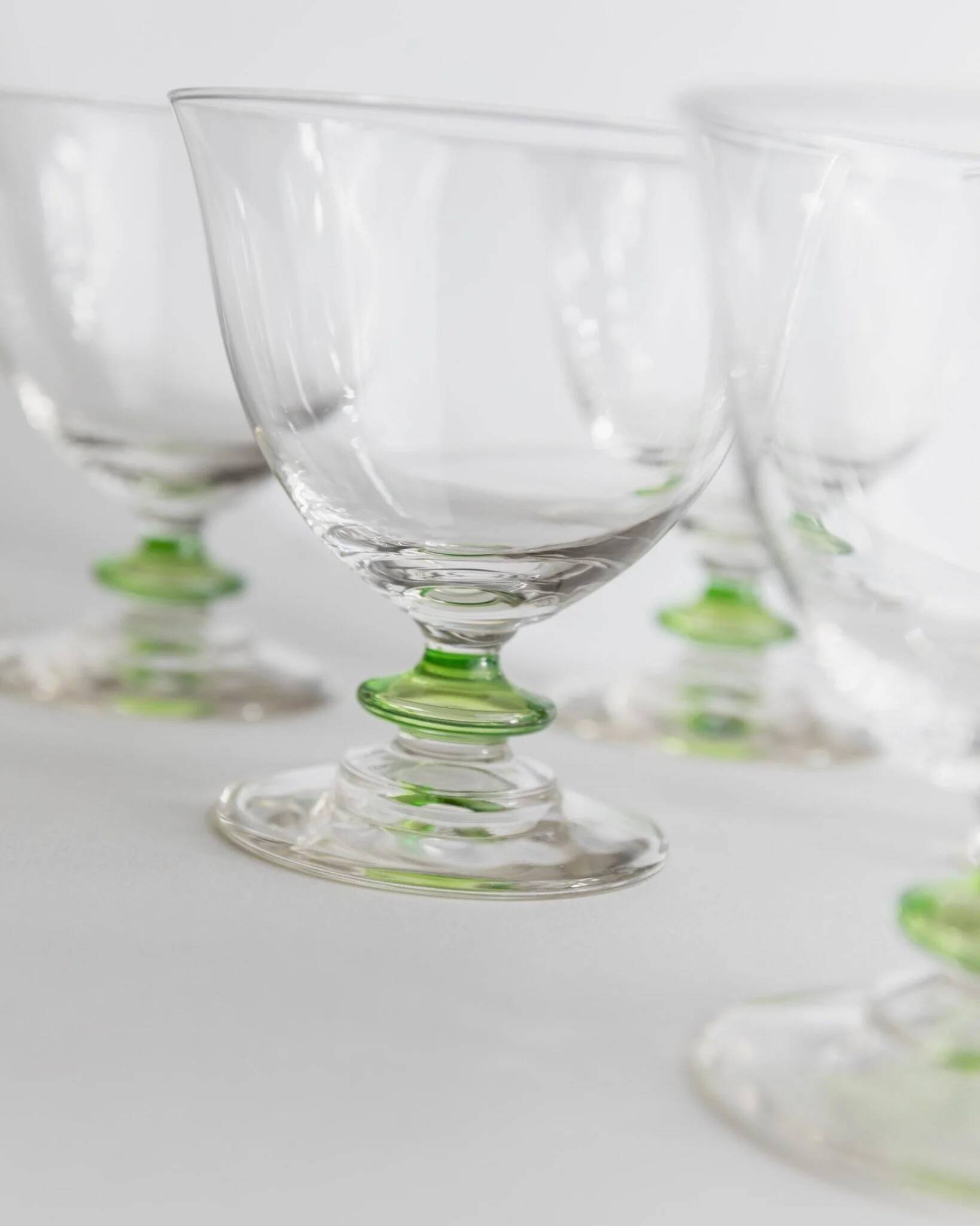 Ensemble de 6 verres à cocktail en verre de Murano vert vintage : verres à tige à bulles, années 1970, style italien du milieu du siècle.