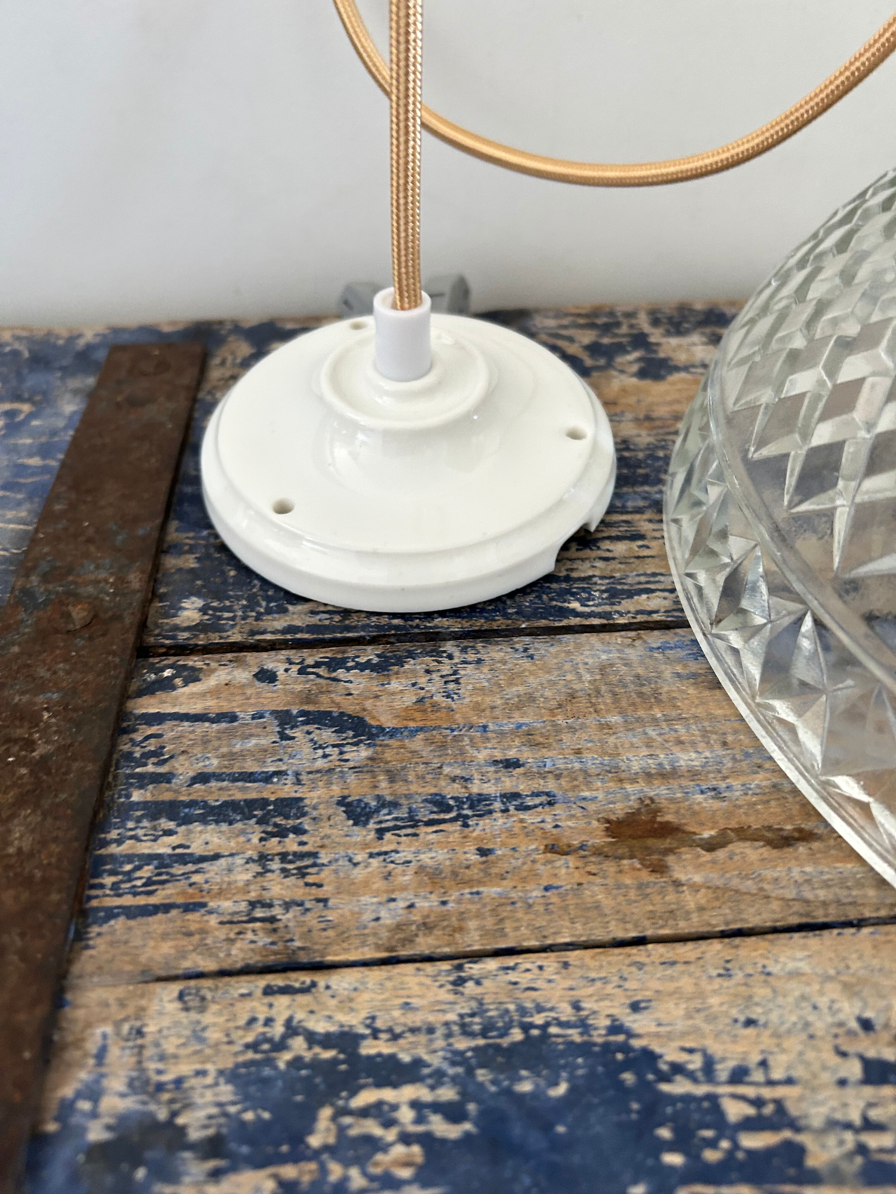 Vintage suspension in chiseled glass