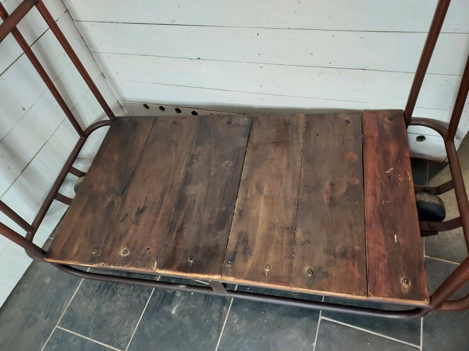 chariot industriel en fer et bois , portant