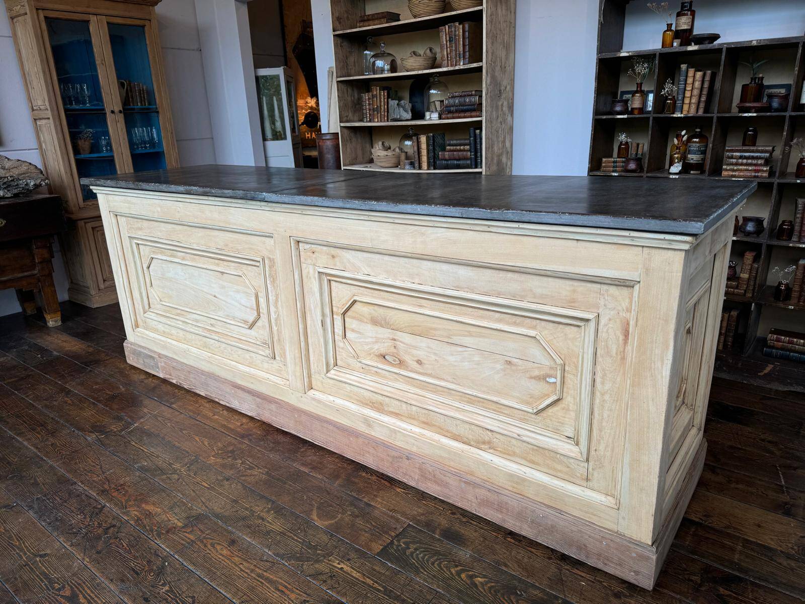 Grand comptoir de Pharmacie