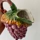 Pichet - carafe vintage en barbotine en forme de raisin