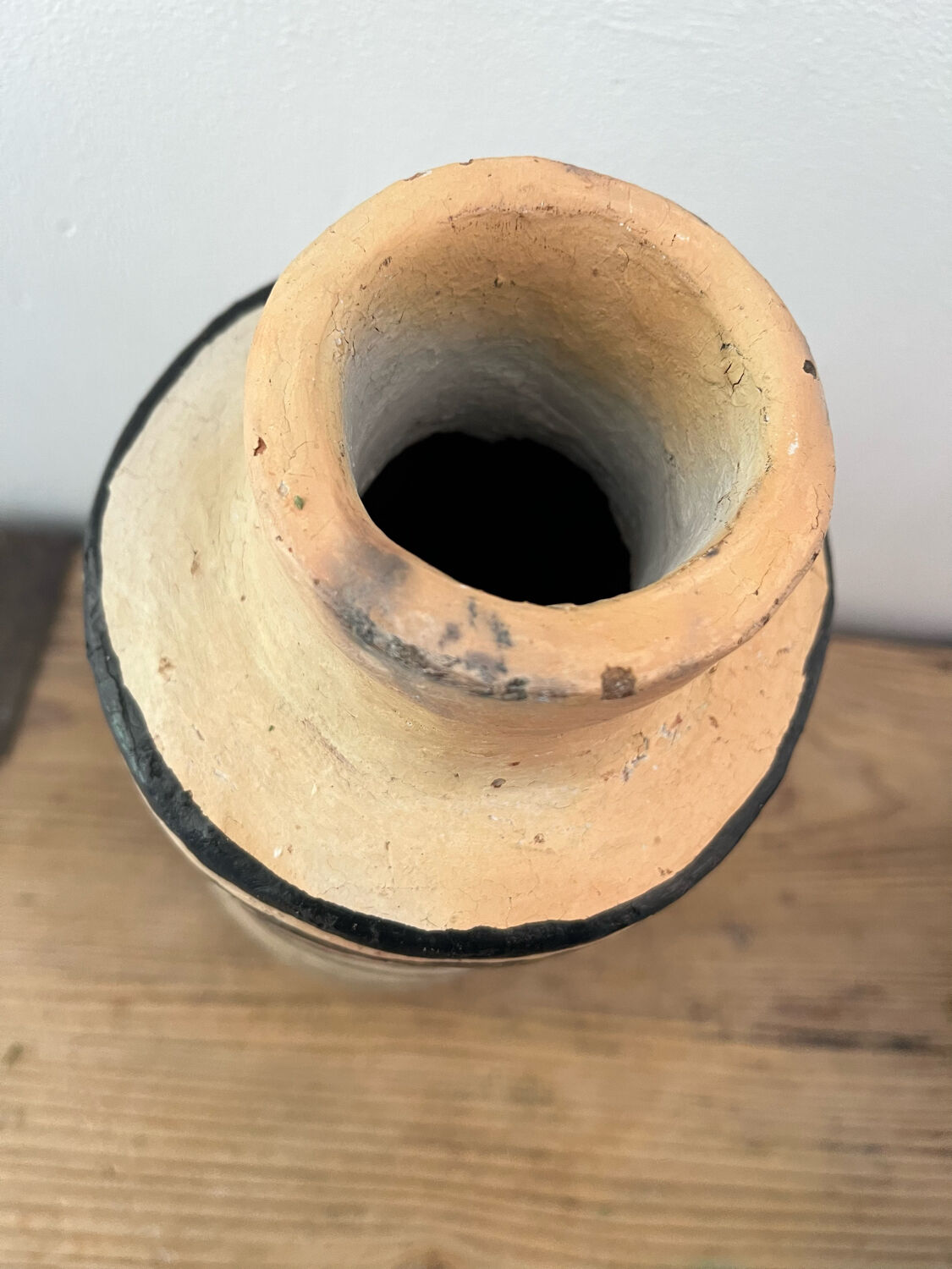 Sejnane terracotta vase