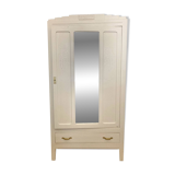 Small Parisian wardrobe