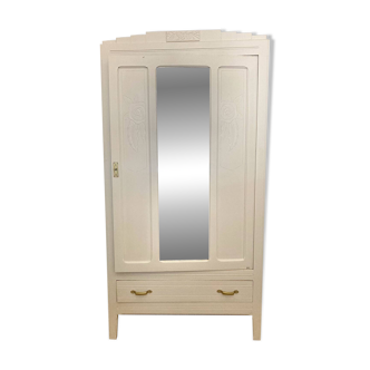 Petite armoire parisienne