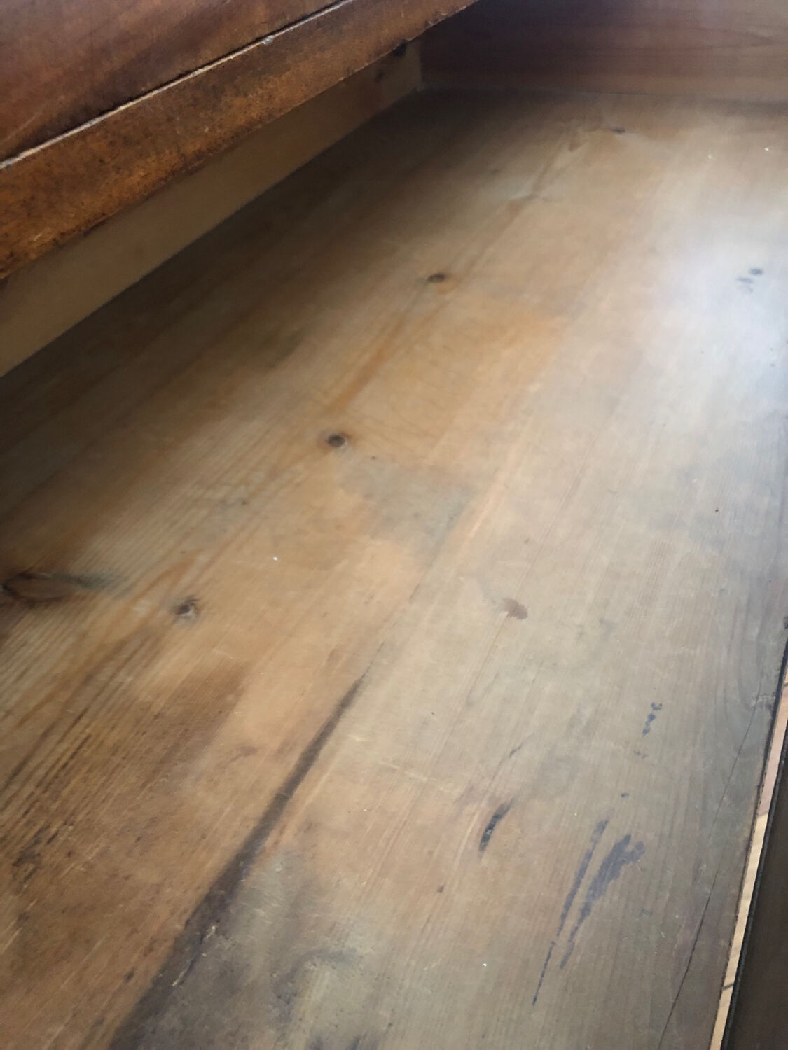 Wooden chest of drawers