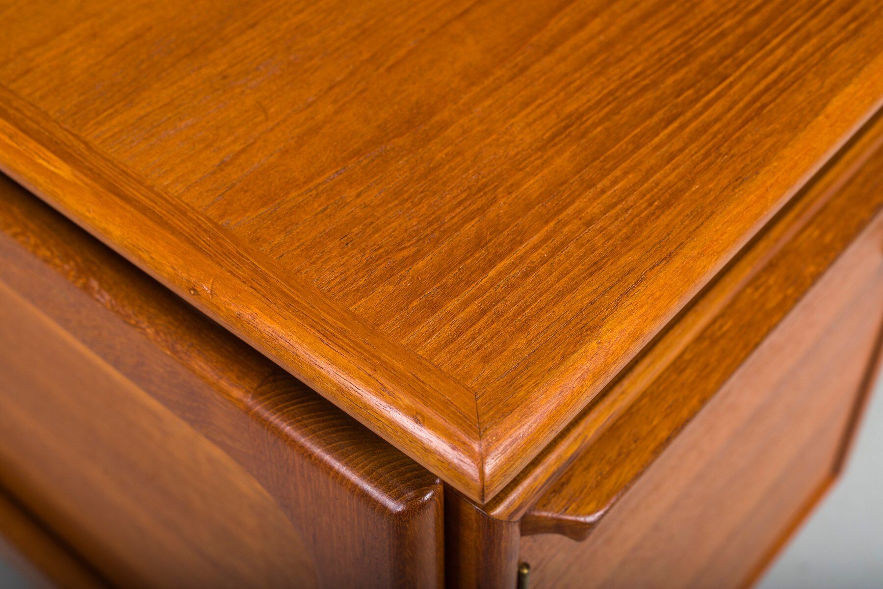 Mid-century modern teak freestanding desk from GV Møbler, 1960s
