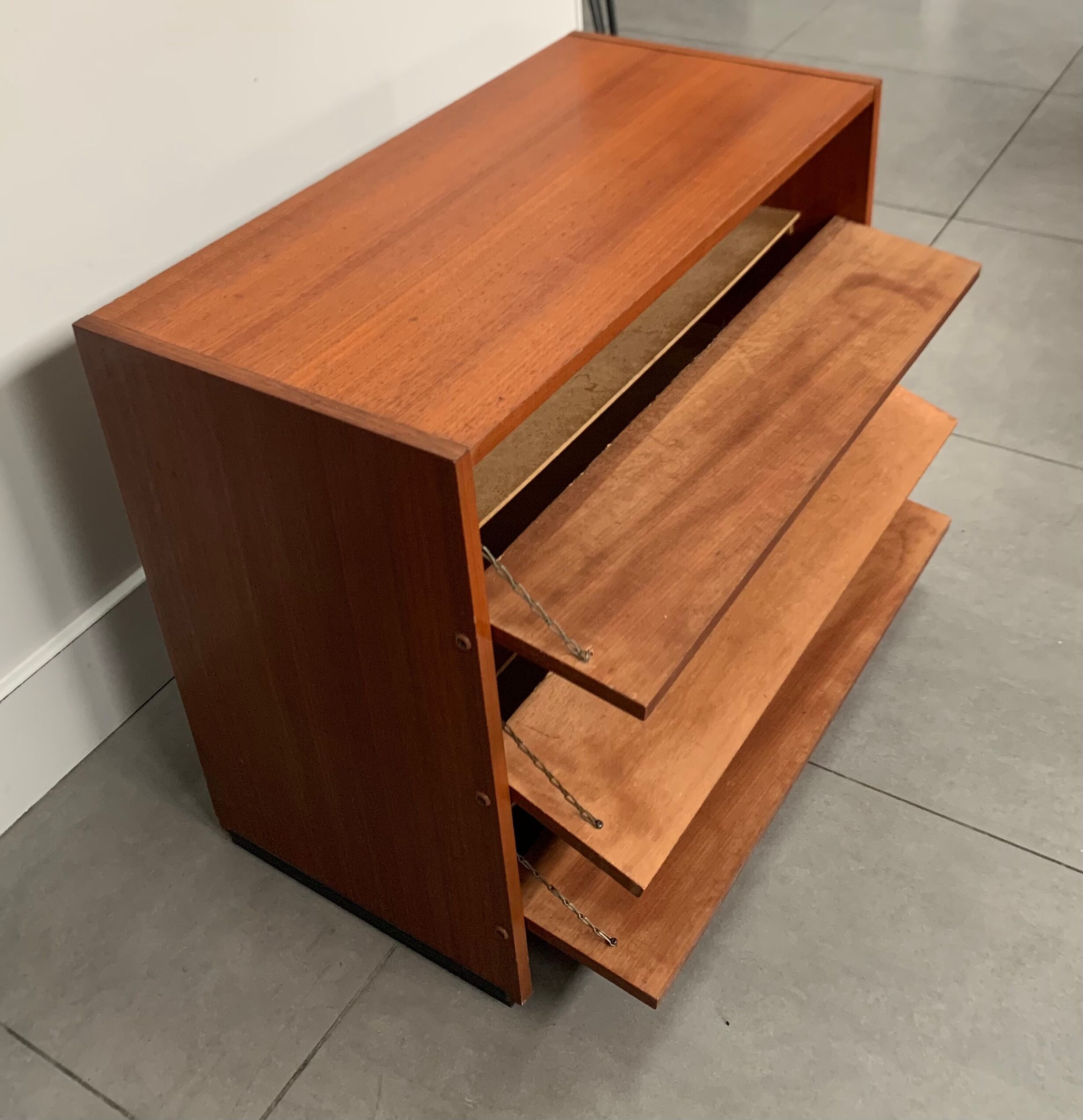 Vintage "Gustave" shoe cabinet