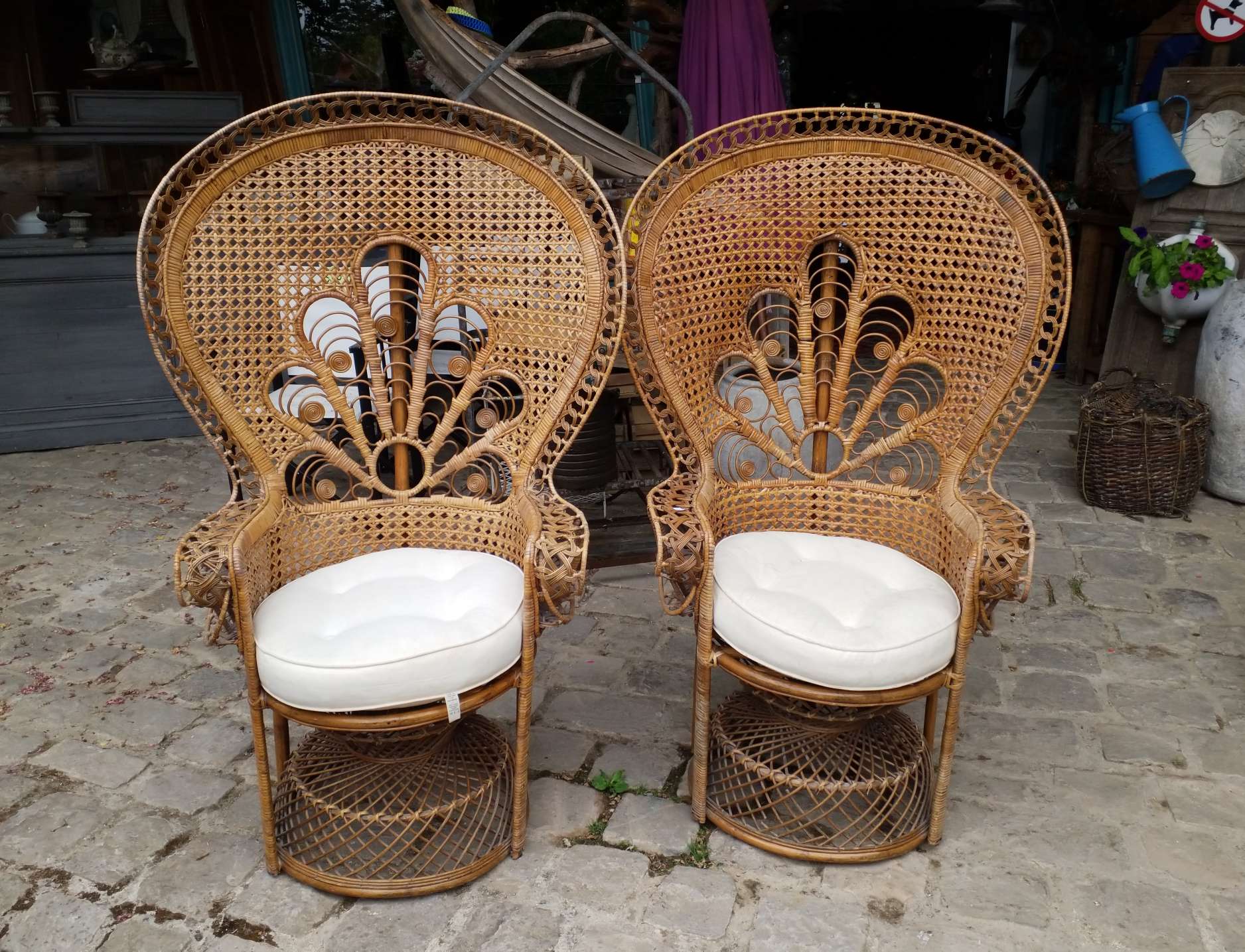Pair of armchairs emmanuelle