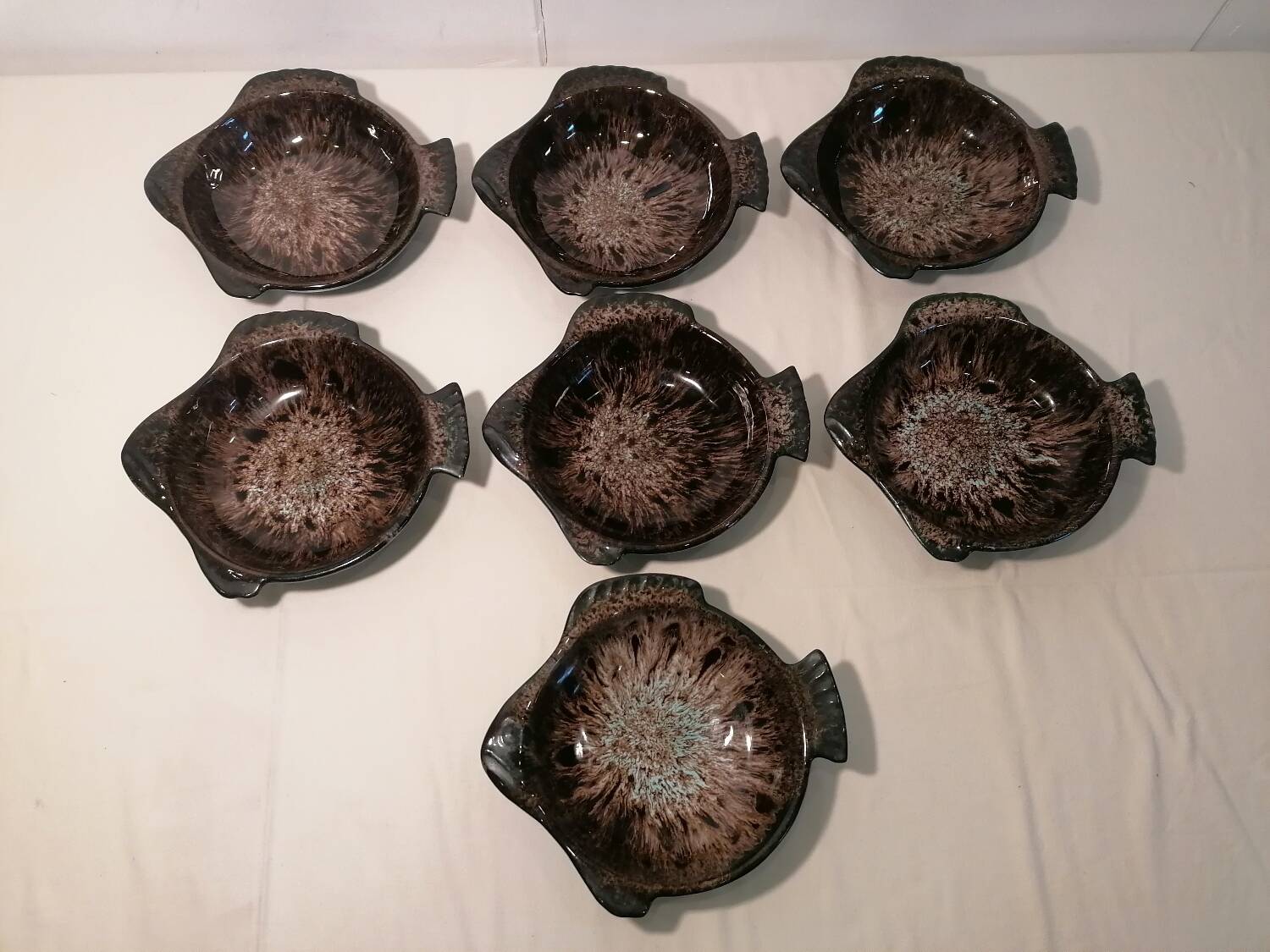 Set of 7 fish-shaped plates signed MARIUS GIUGE circa 1970