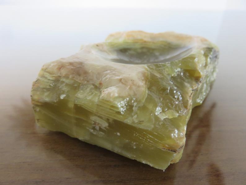 Brutalist ashtray in green oxyx