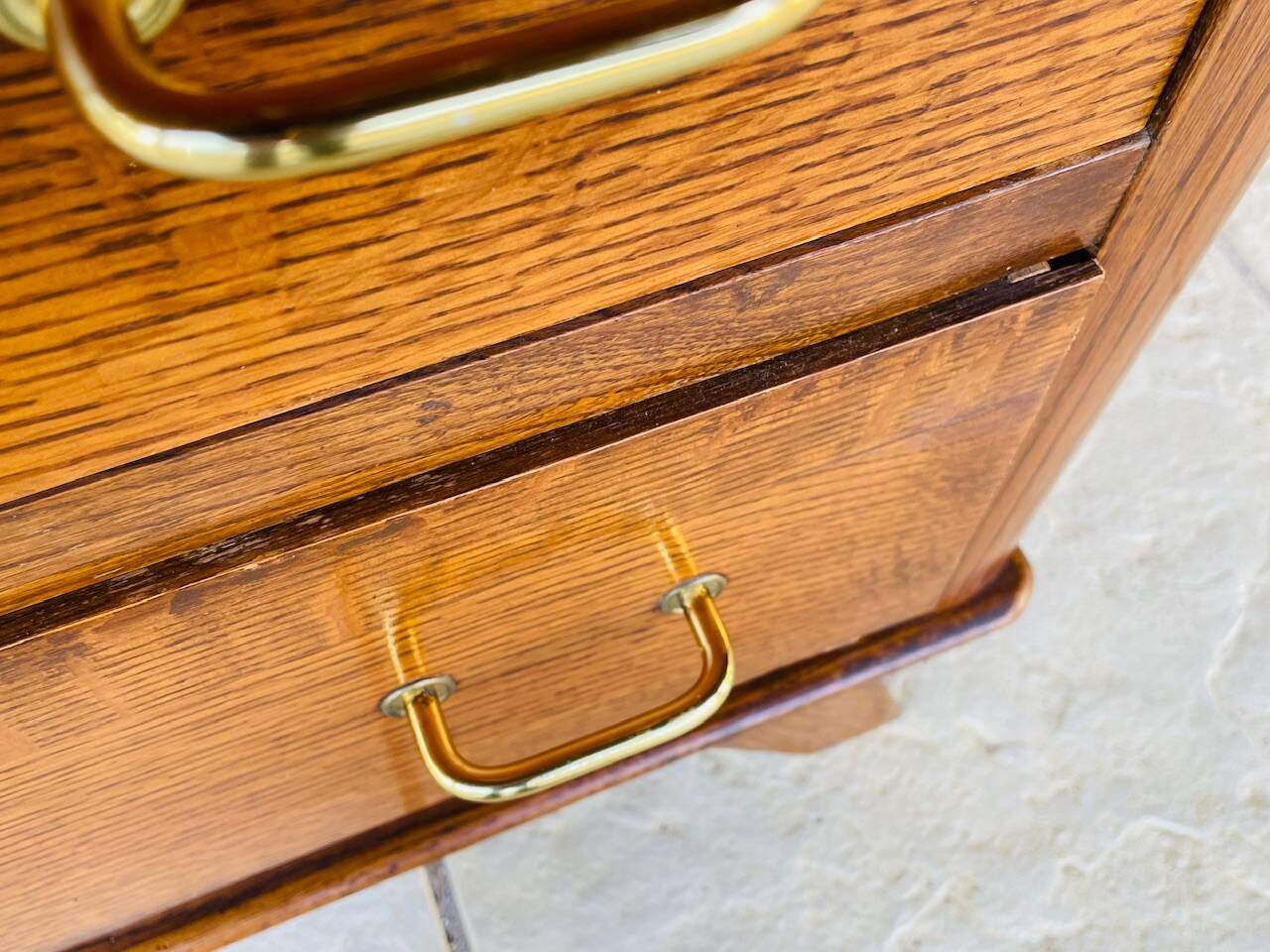 Commode vintage en noyer, pieds compas , circa 1950s