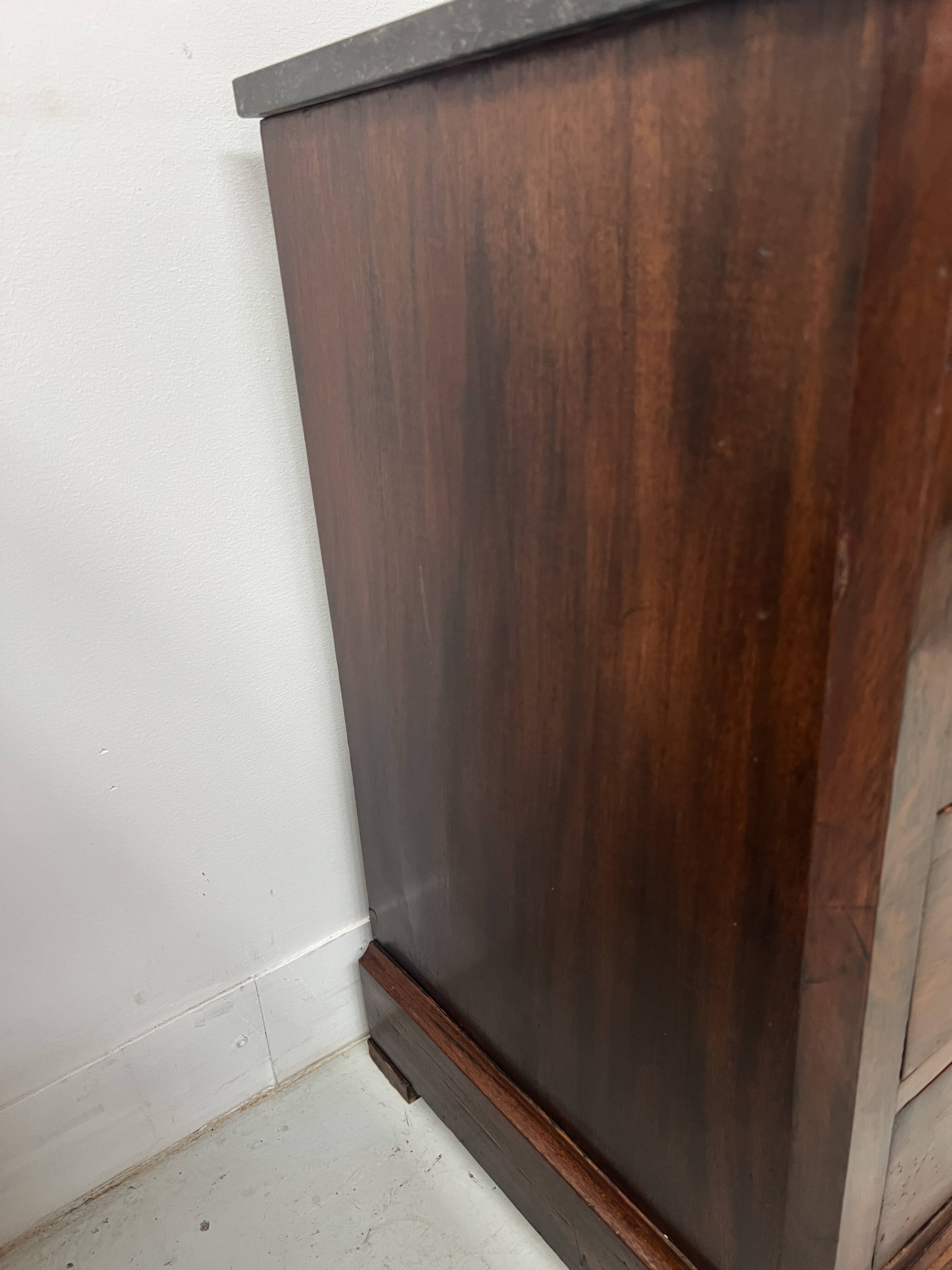 Commode en acajou de style Louis Philippe XIX siècle