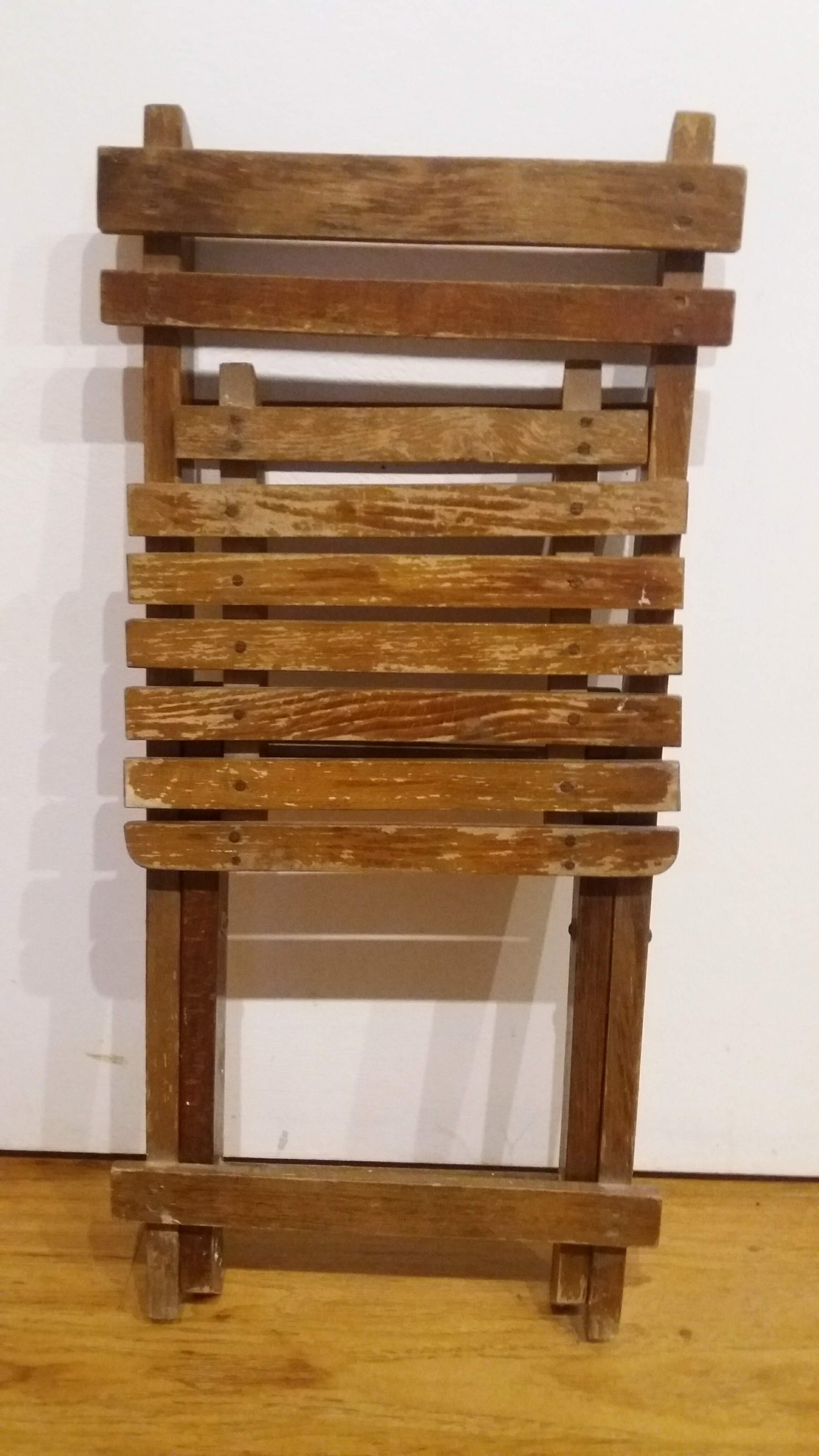 Folding child chair