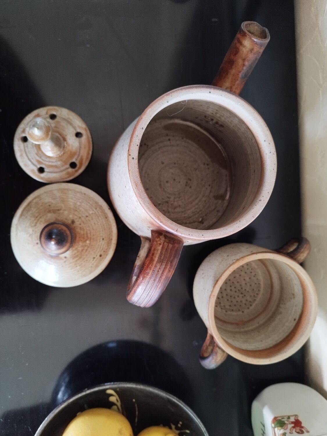 Stoneware coffee pot with filter