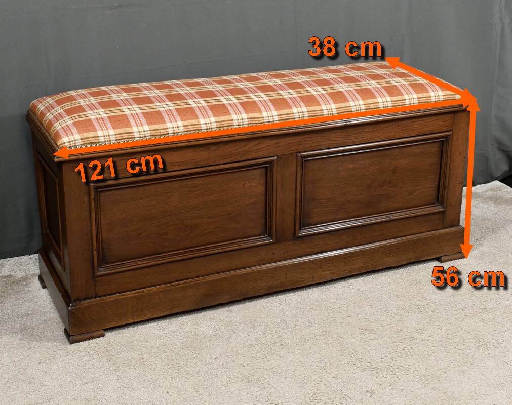 Oak Landing Chest Bench – Early 20th Century