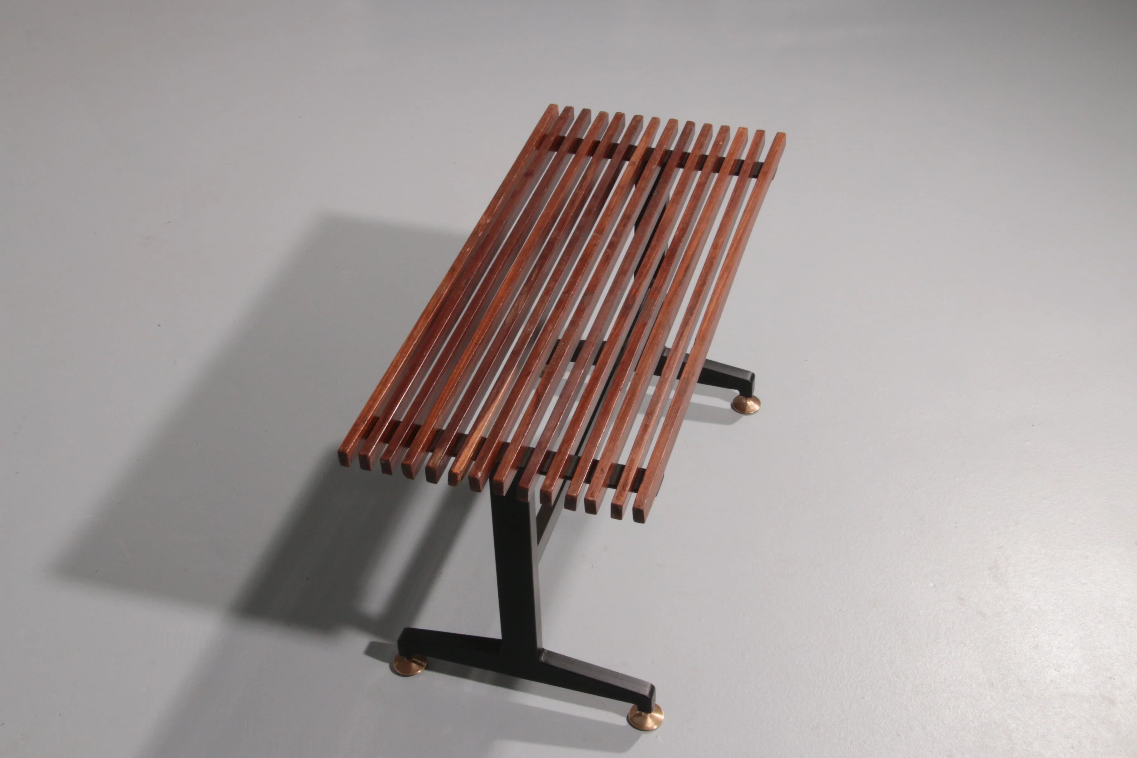 Mid-century Italian bench 1960s with black metal frame, gilded brass legs and solid teak slats