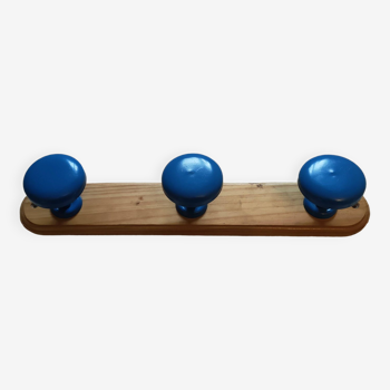 coat rack with 3 hooks