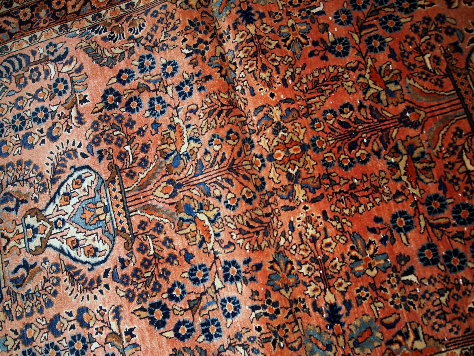 Handmade antique Persian Sarouk rug 109cm x 164cm 1920s - 1B747