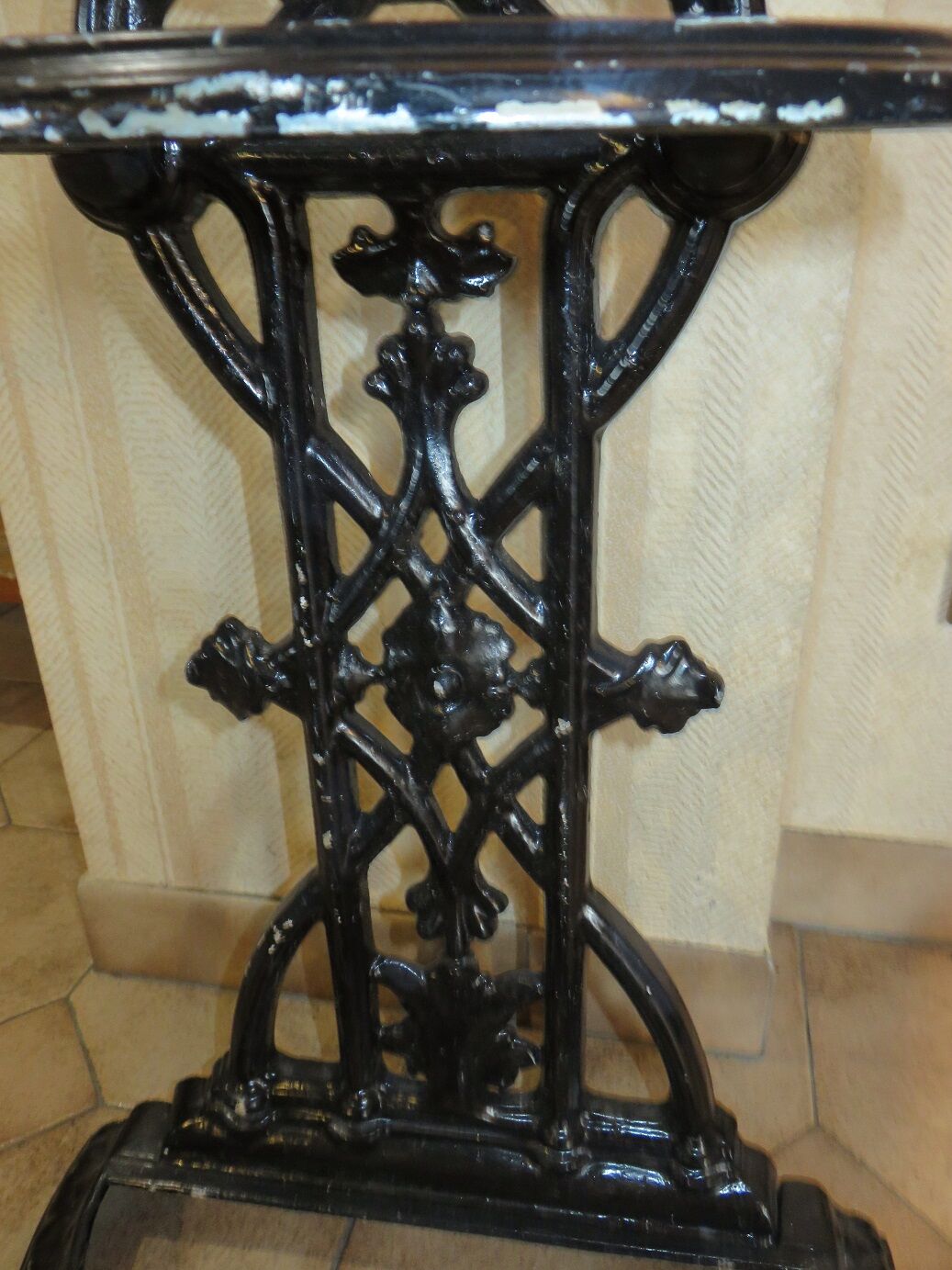 Cast iron umbrella stand