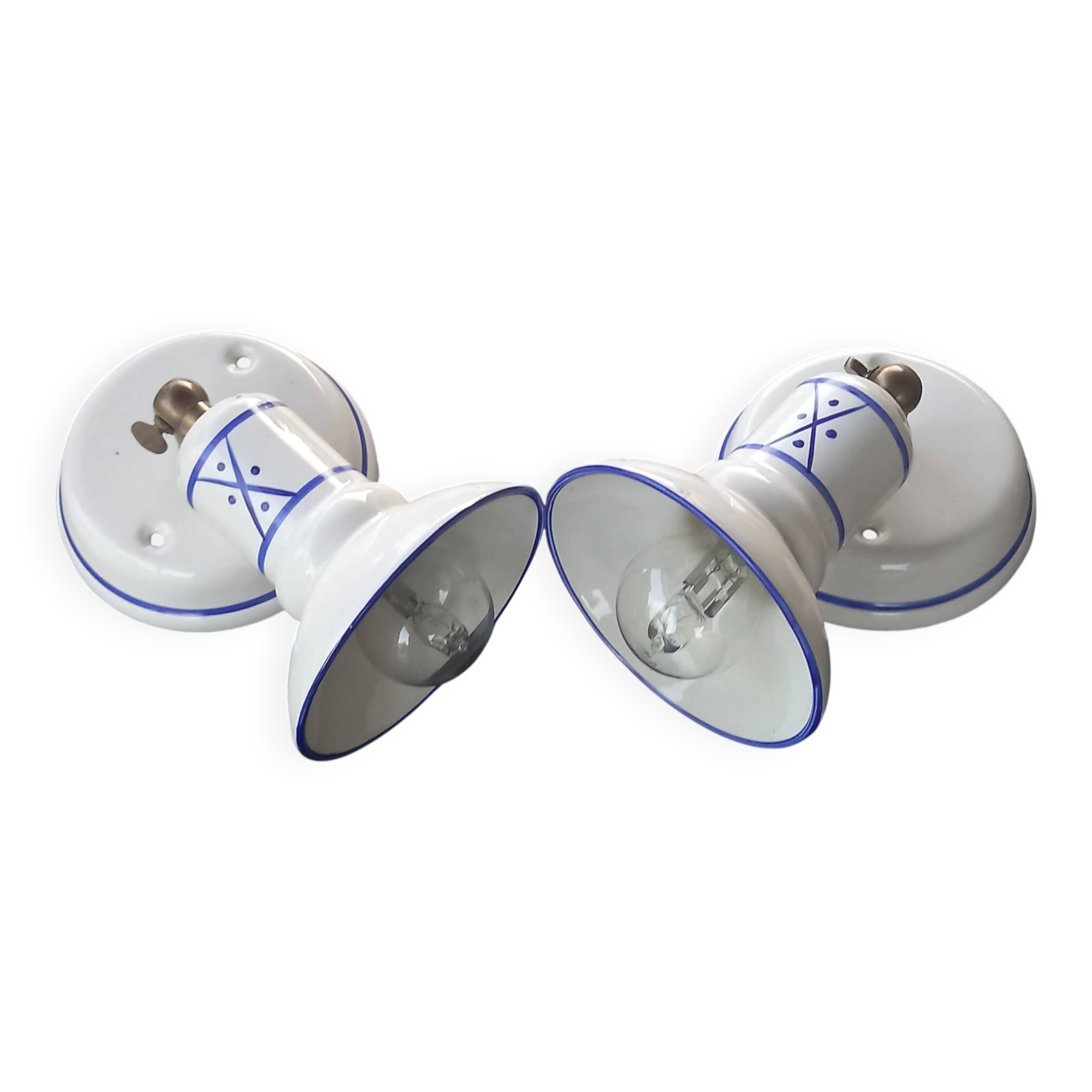 Pair of wall sconces
