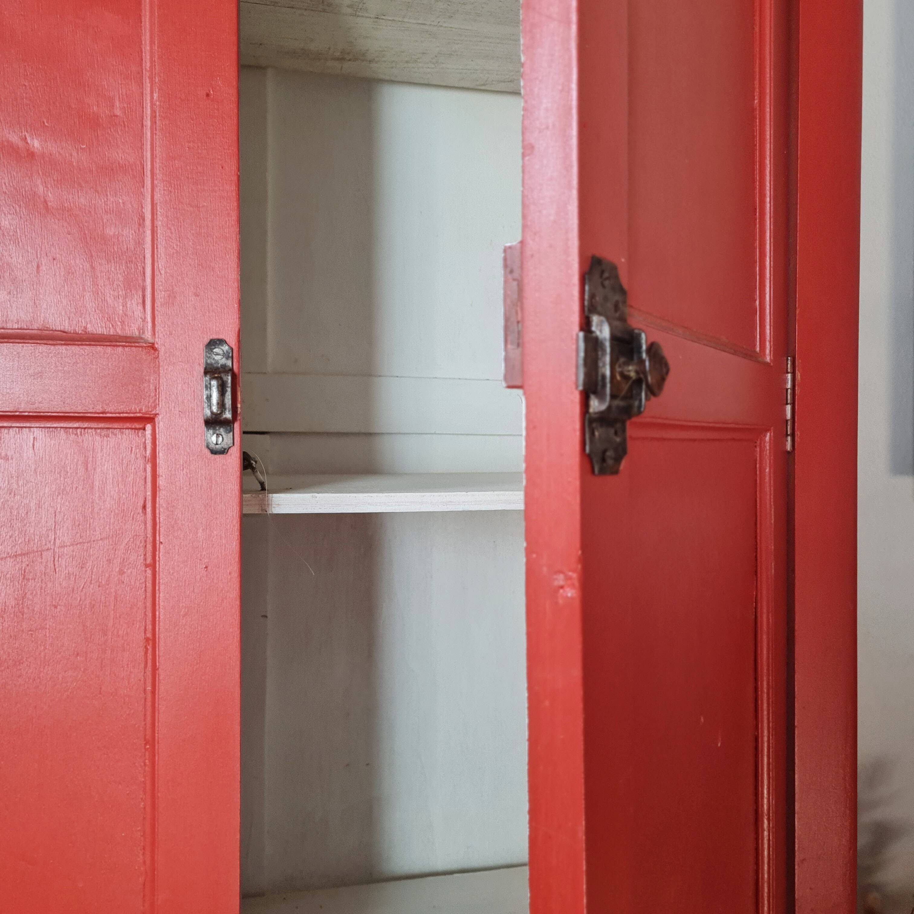 Armoire parisienne rouge - petit format