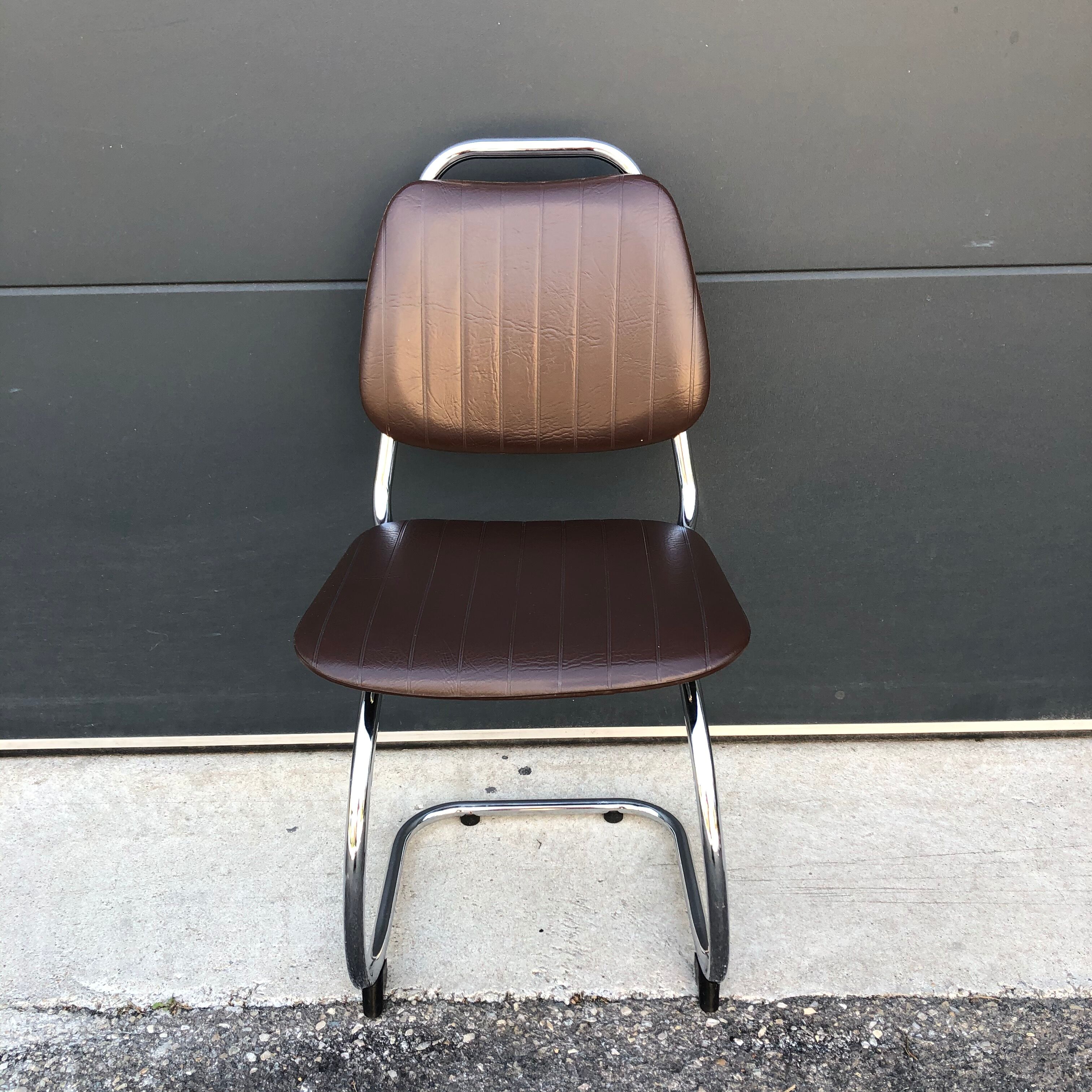 Roundtable and chairs