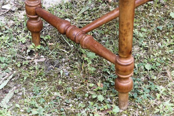 Table en bois massif, un tiroir, bois tourné