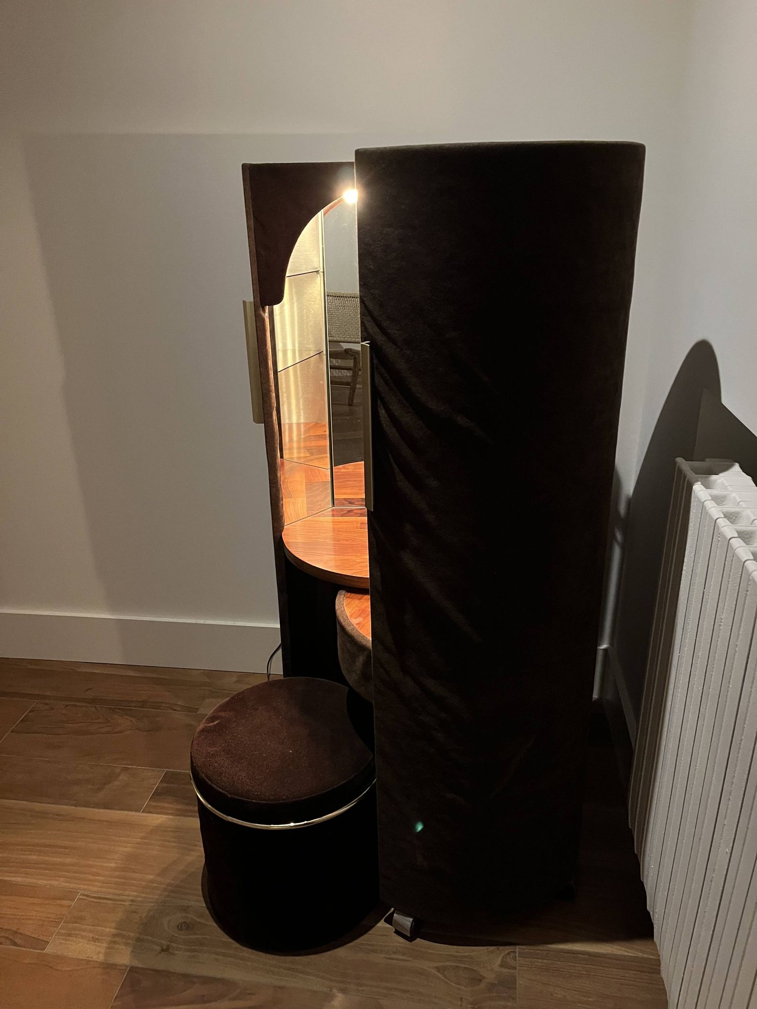 Vintage hairdresser in brown and gold velvet