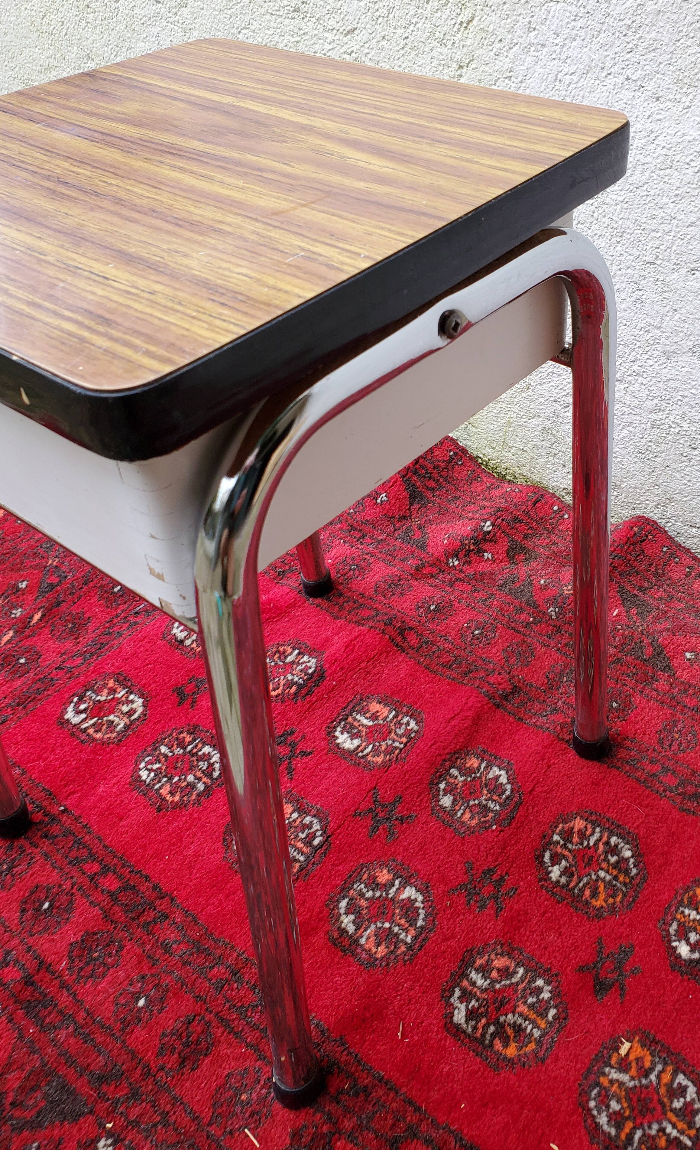 Tabouret à caisson en formica 60