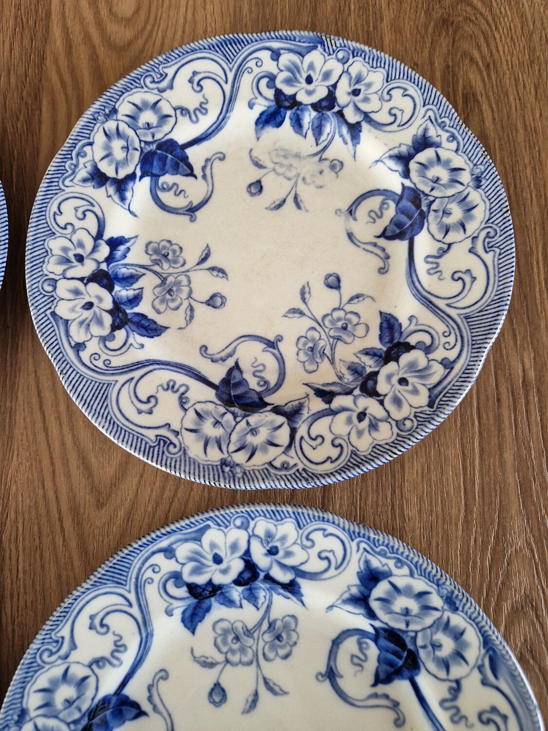 Set of 4 flat plates Creil & Montereau model Flora