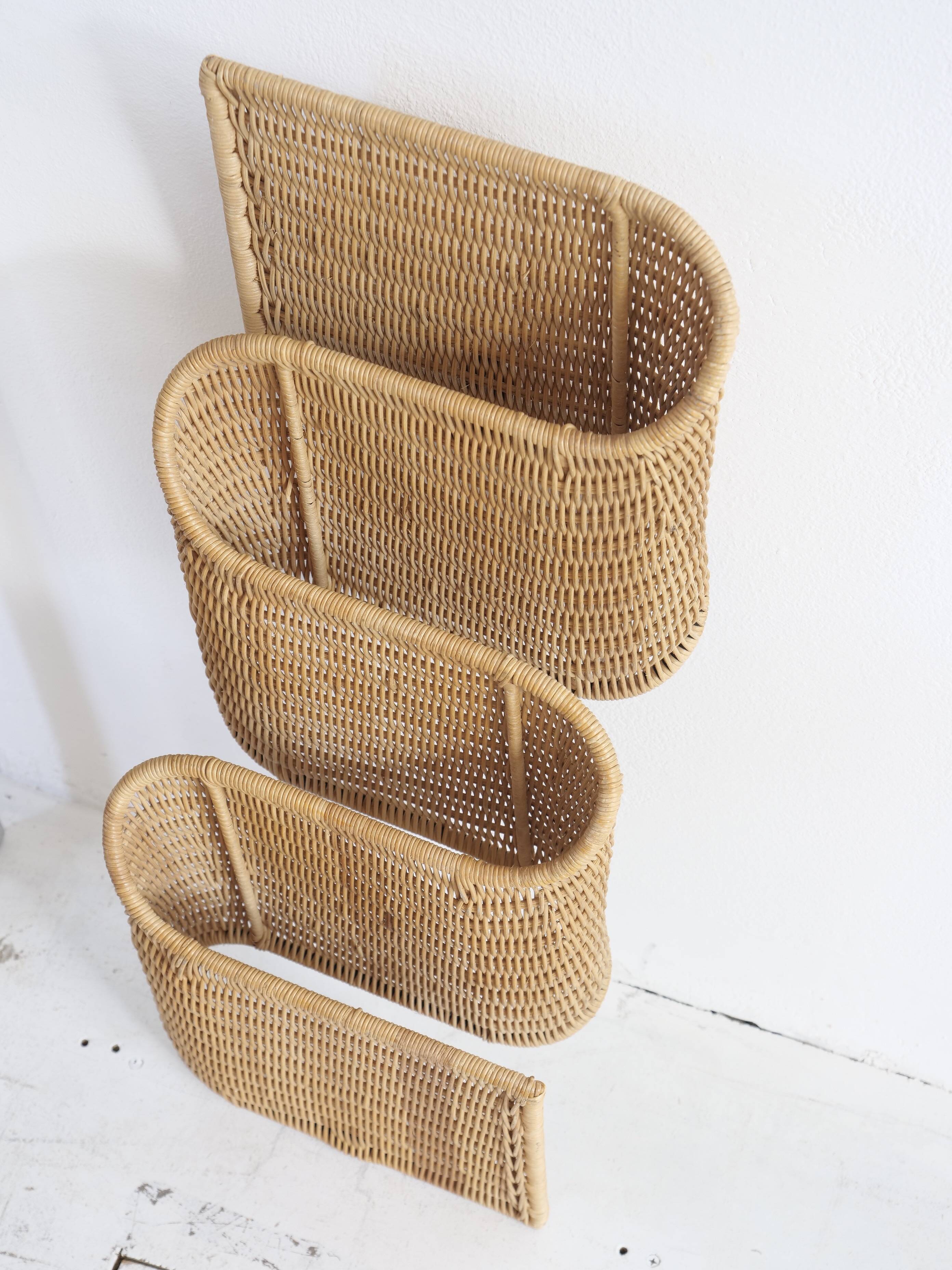 rattan wave wall-mounted magazine holder